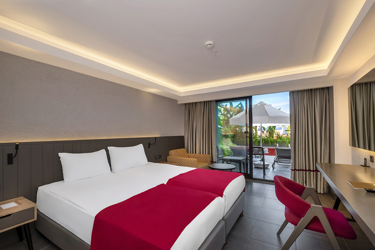 Double Single Pool View