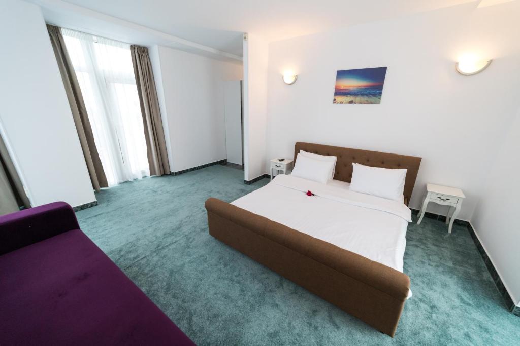 Double Queen Size Bed