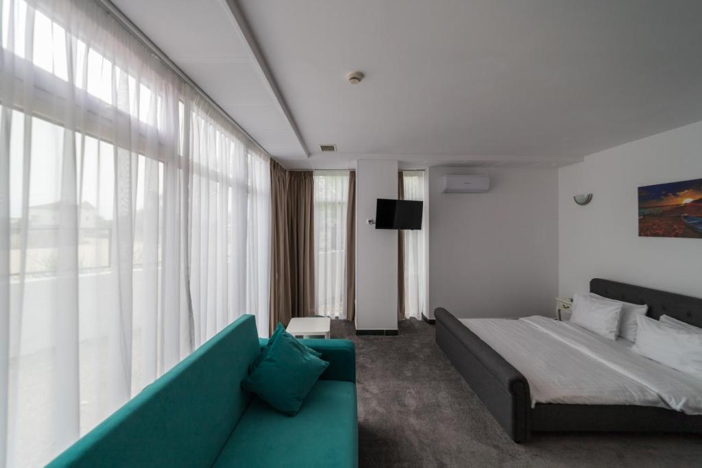 Double Queen Size Bed