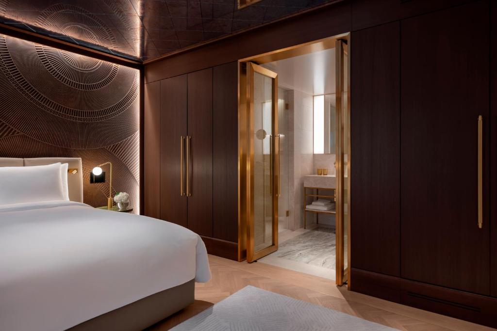 Double or Twin with Double Bed