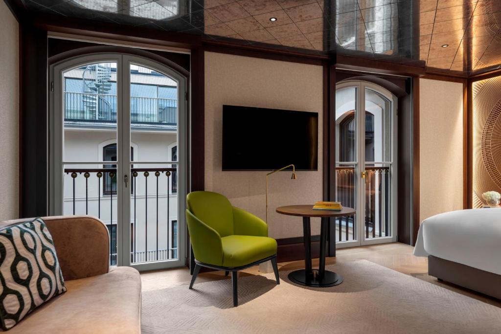 Double or Twin with Double Bed