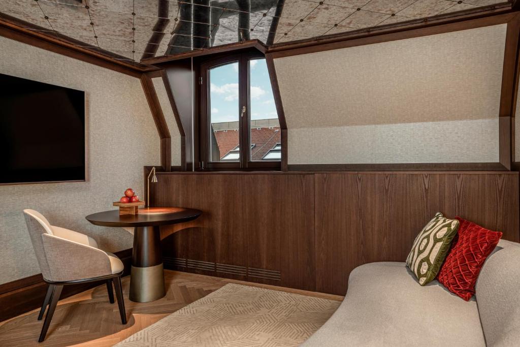 Double or Twin with Double Bed