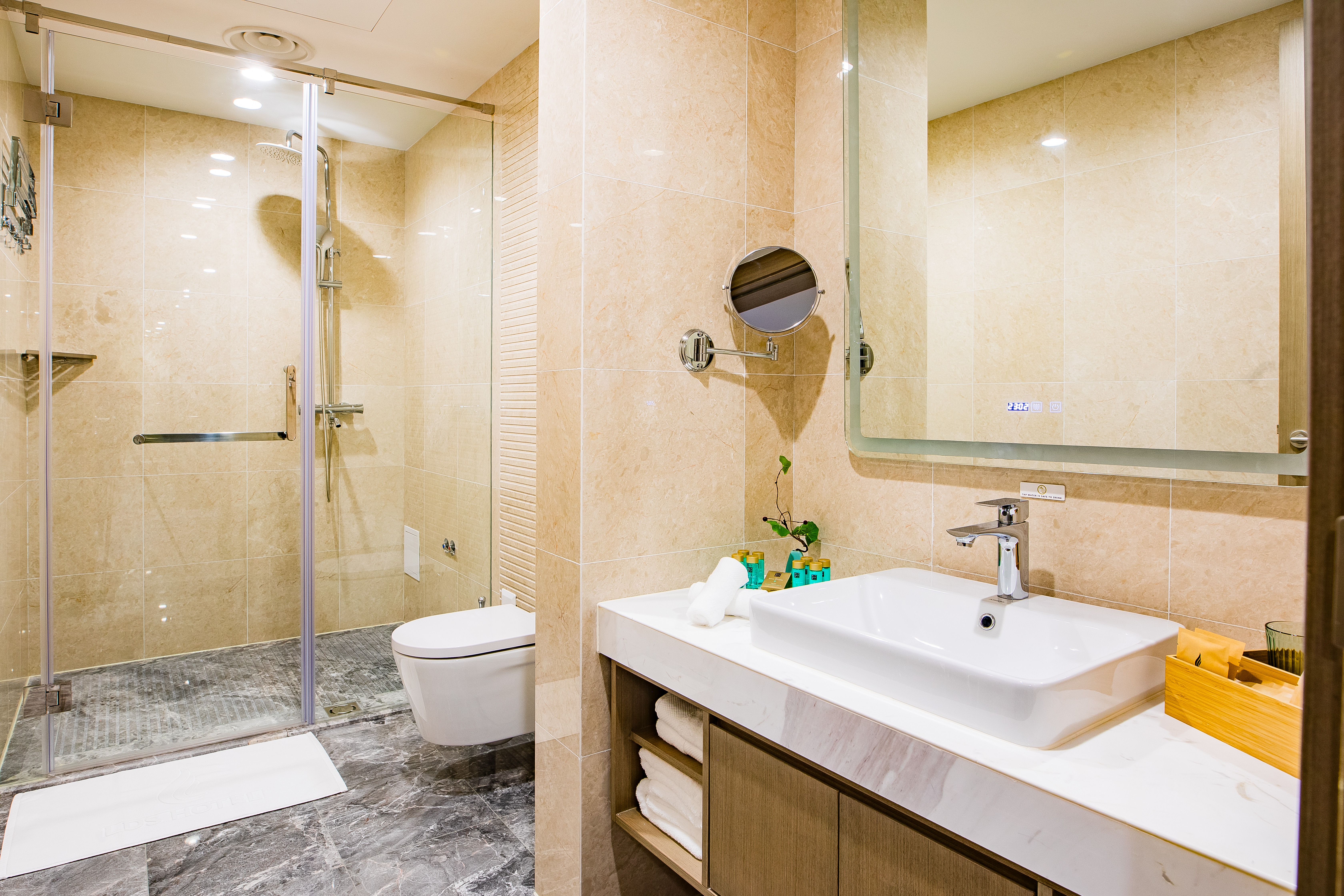 Junior Suite King Size Bed