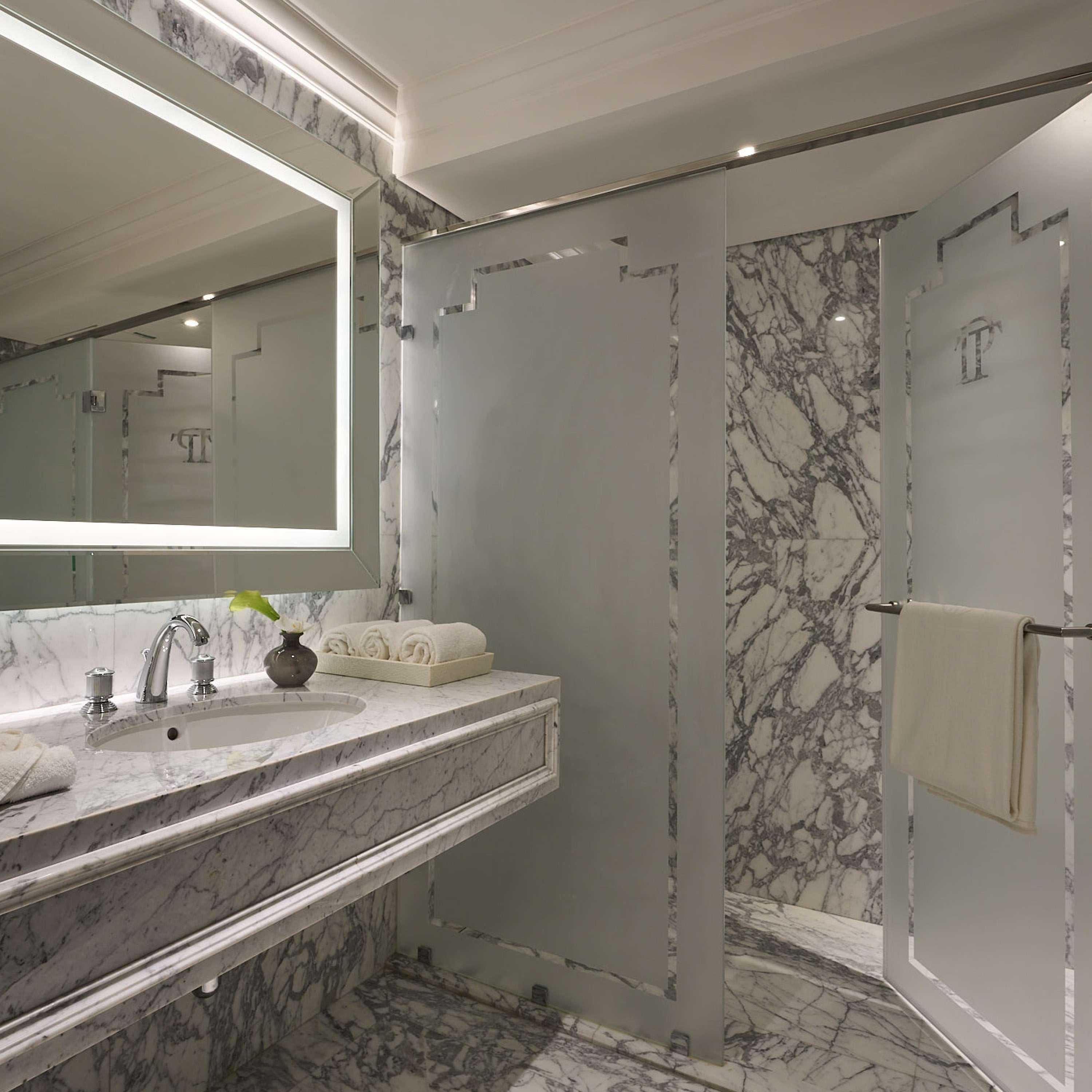 Double Accessible King Size Bed