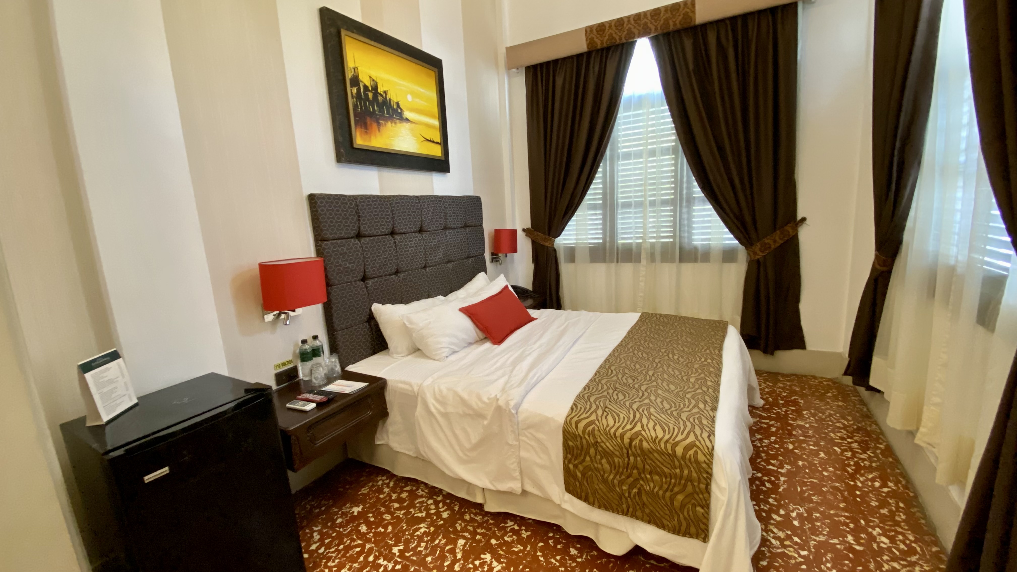 Junior Suite Queen Size Bed