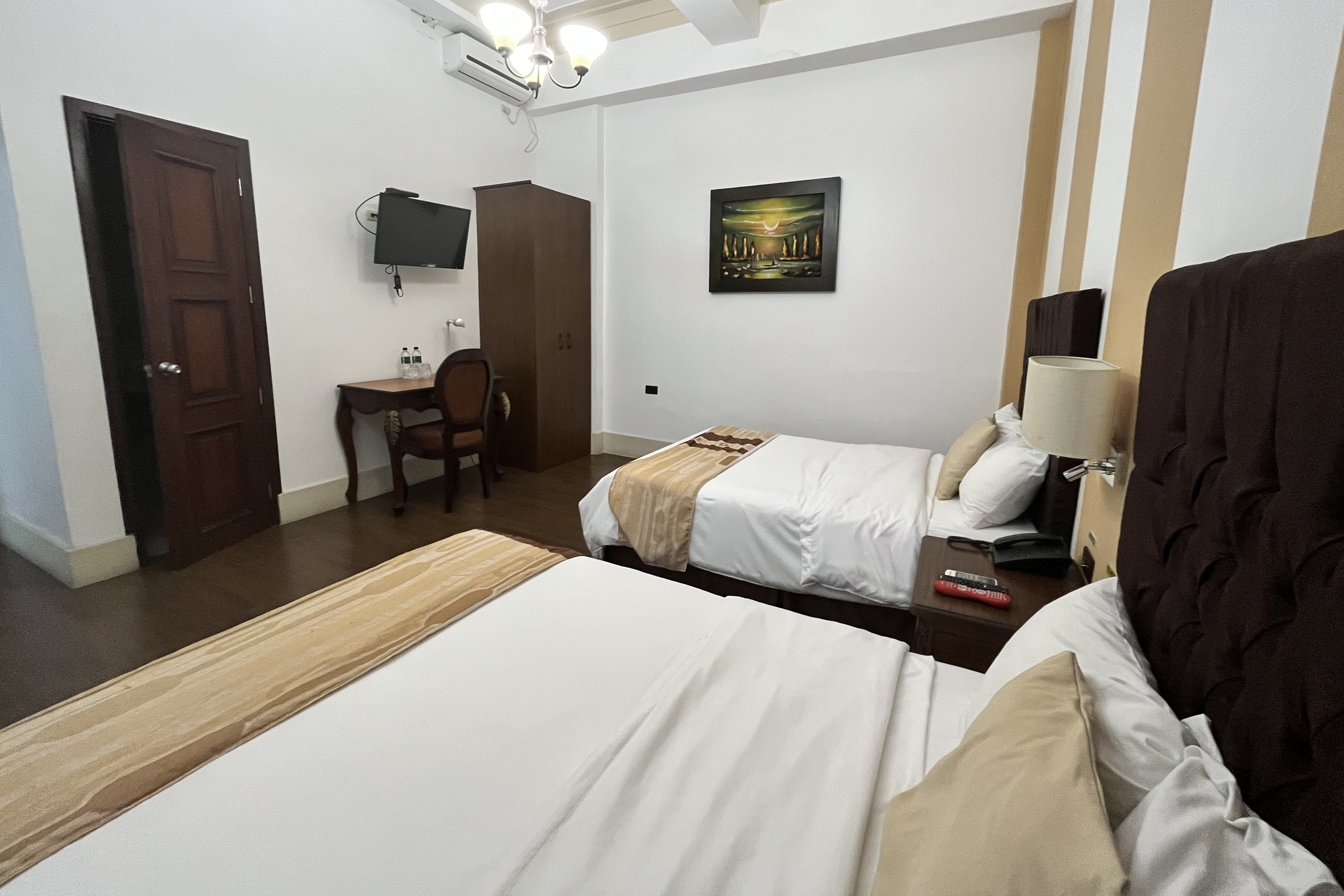 Double or Twin with Double Bed