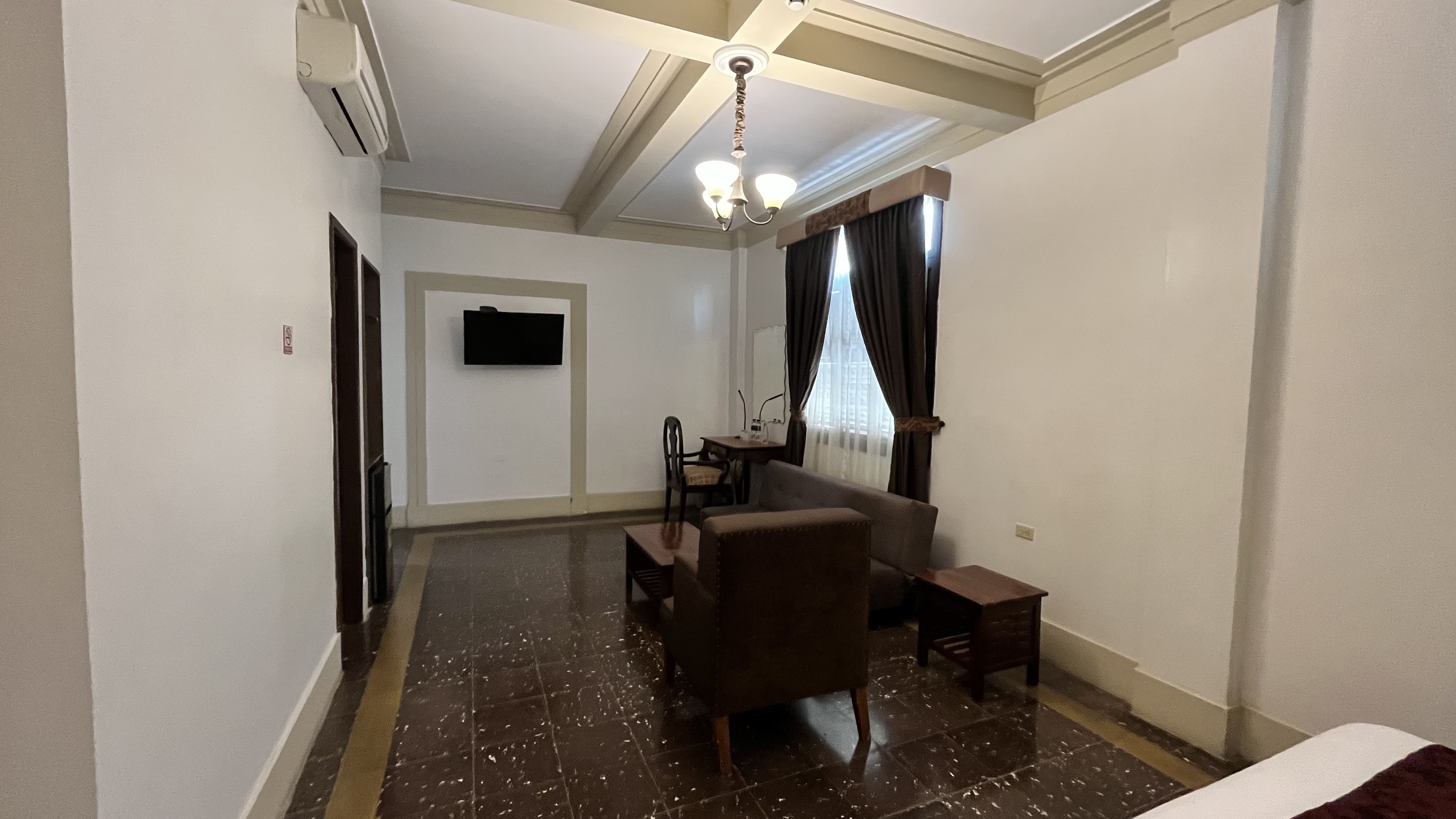 Junior Suite Queen Size Bed