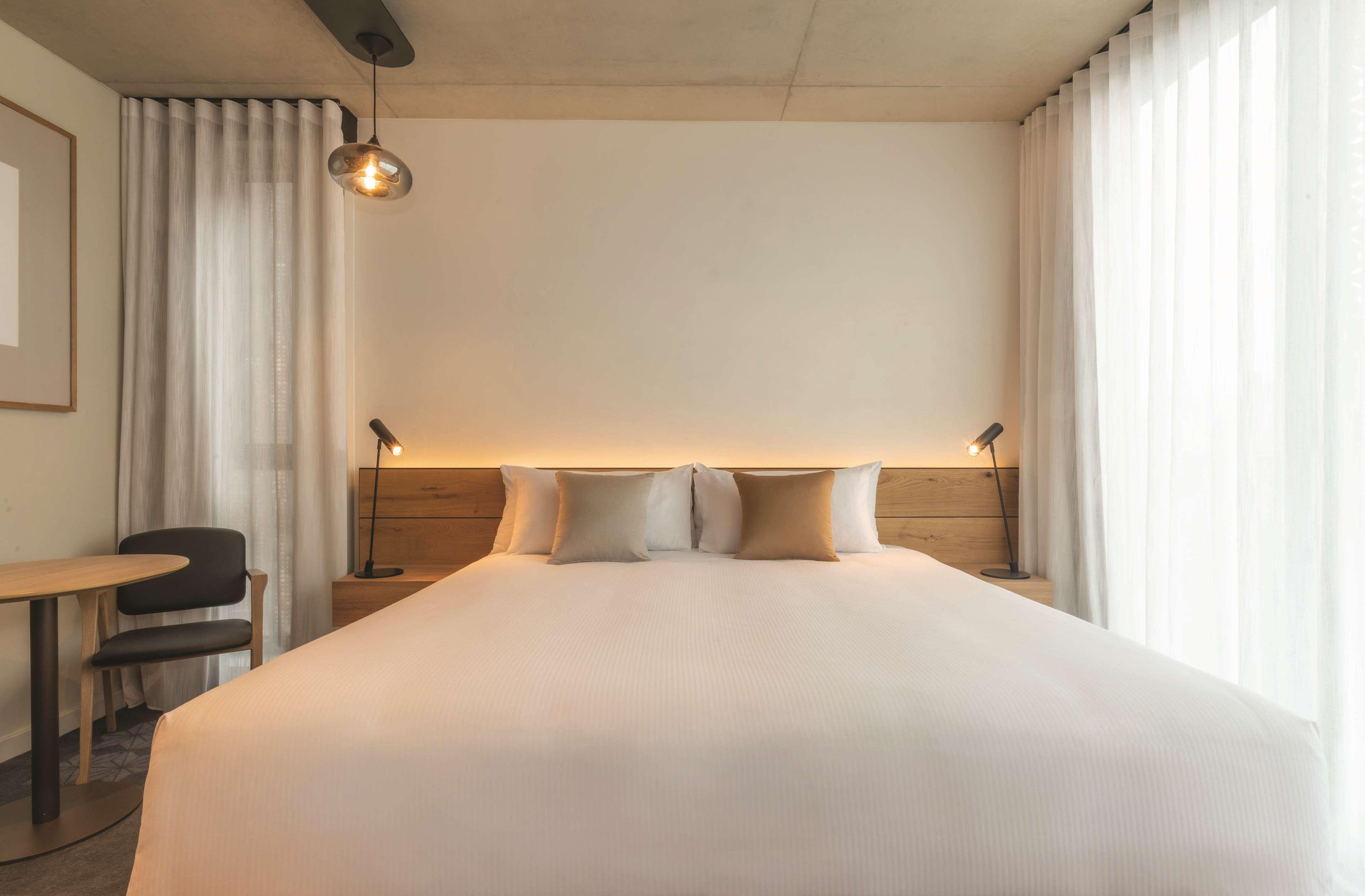 Double Guest Room King Bed