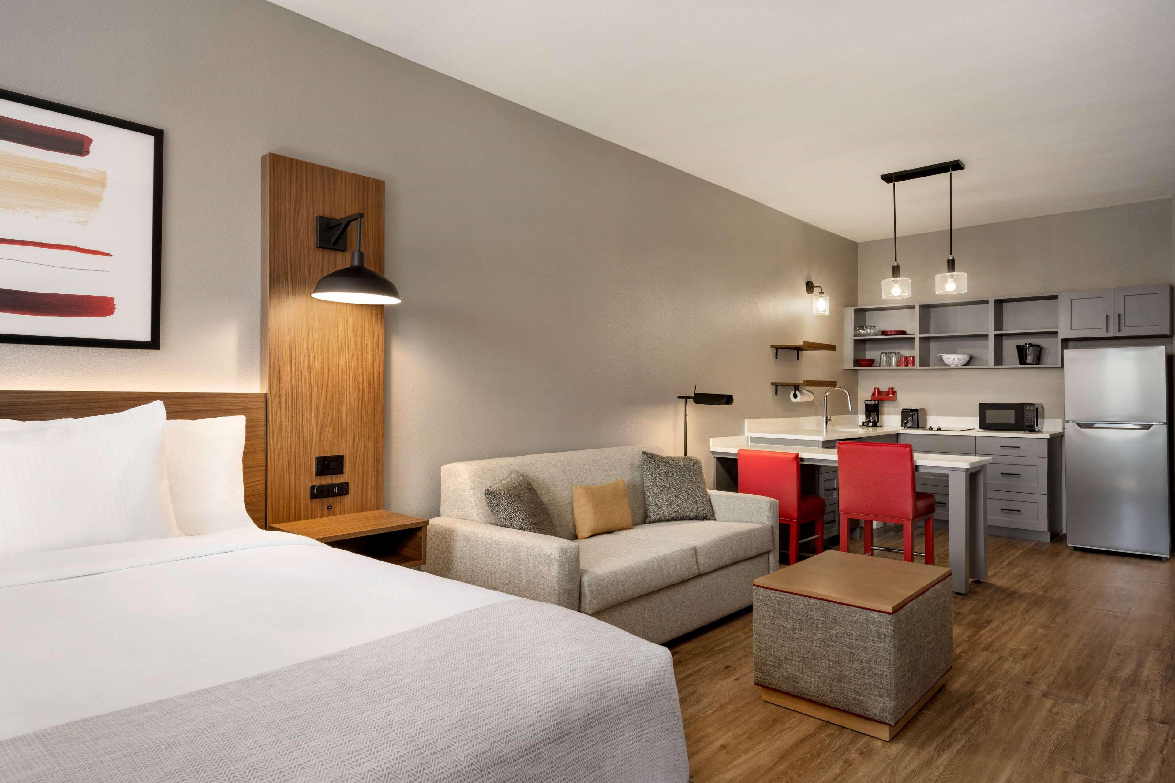 Suite Accessible King Size Bed