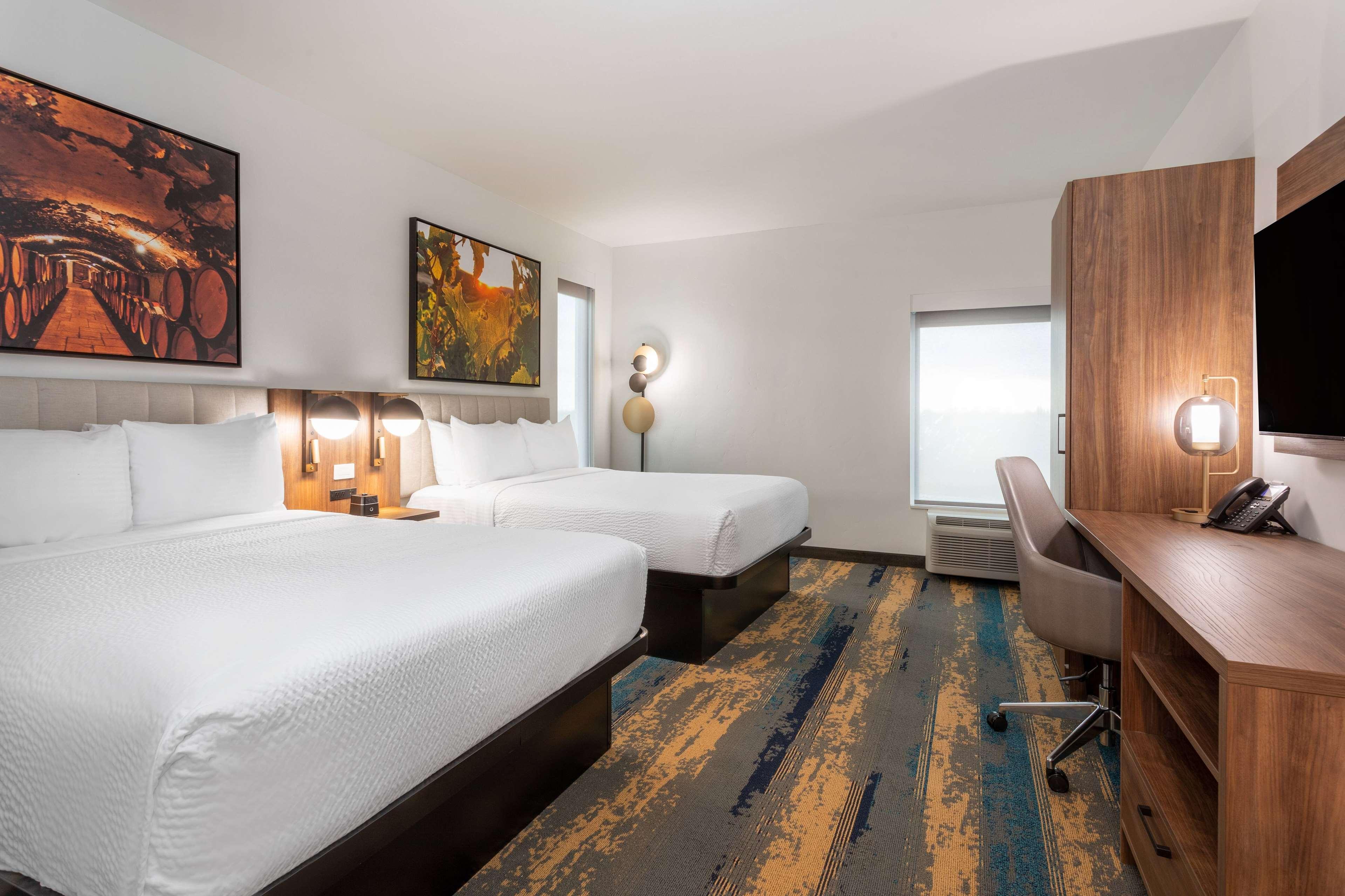 Room Deluxe Two Queen Beds