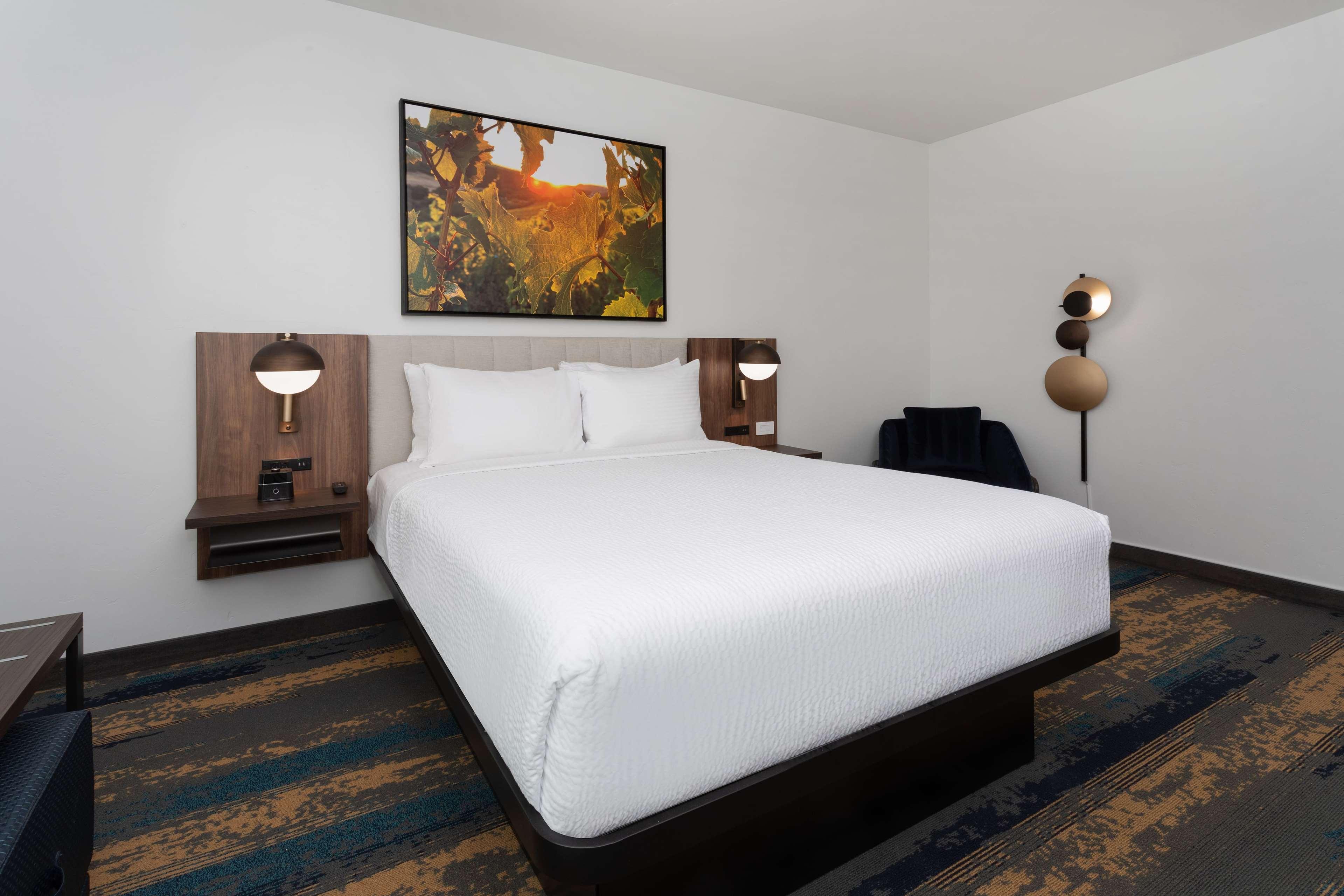 Room Accessible-queen Size Bed