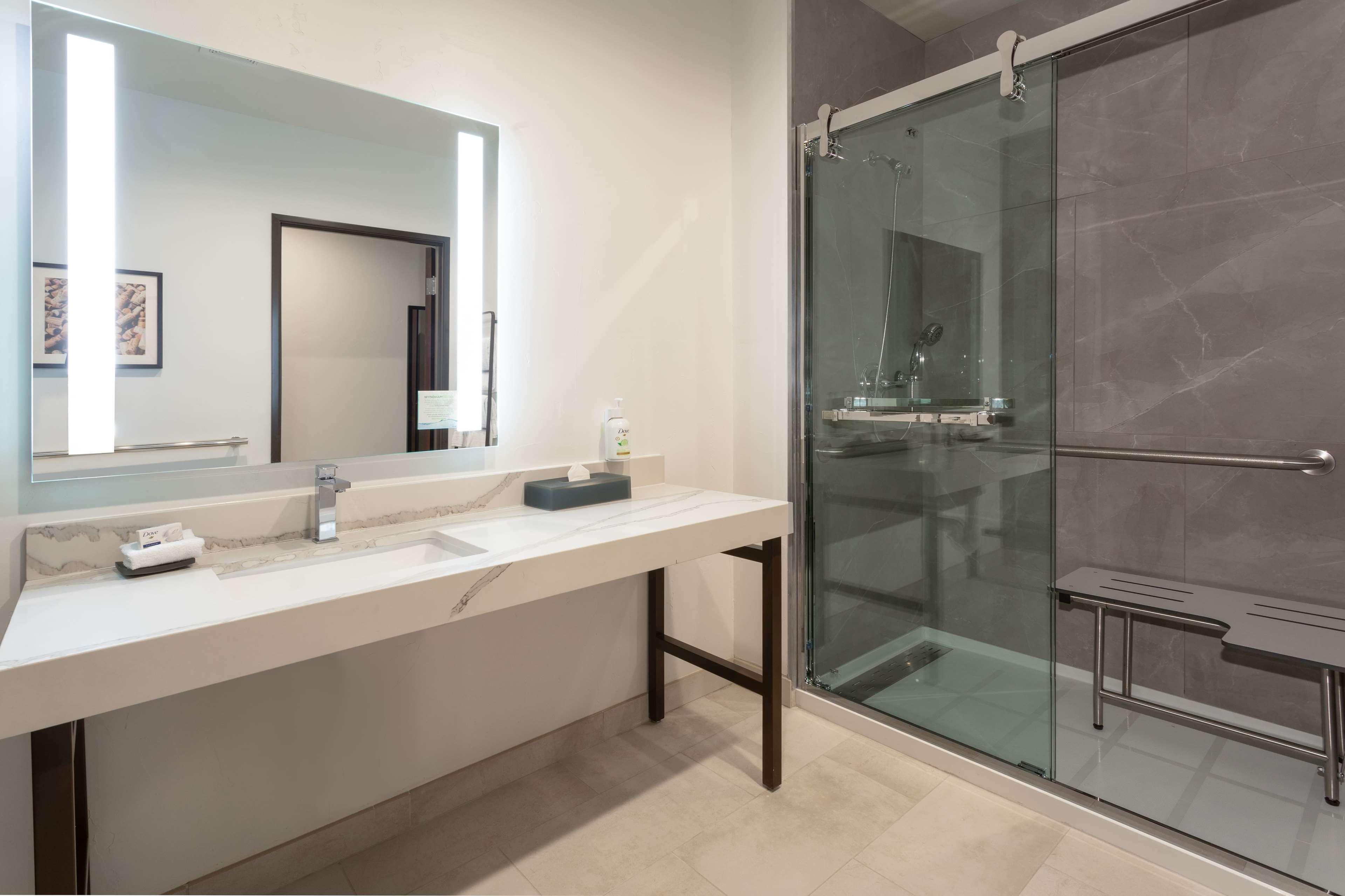 Room Accessible King Size Bed