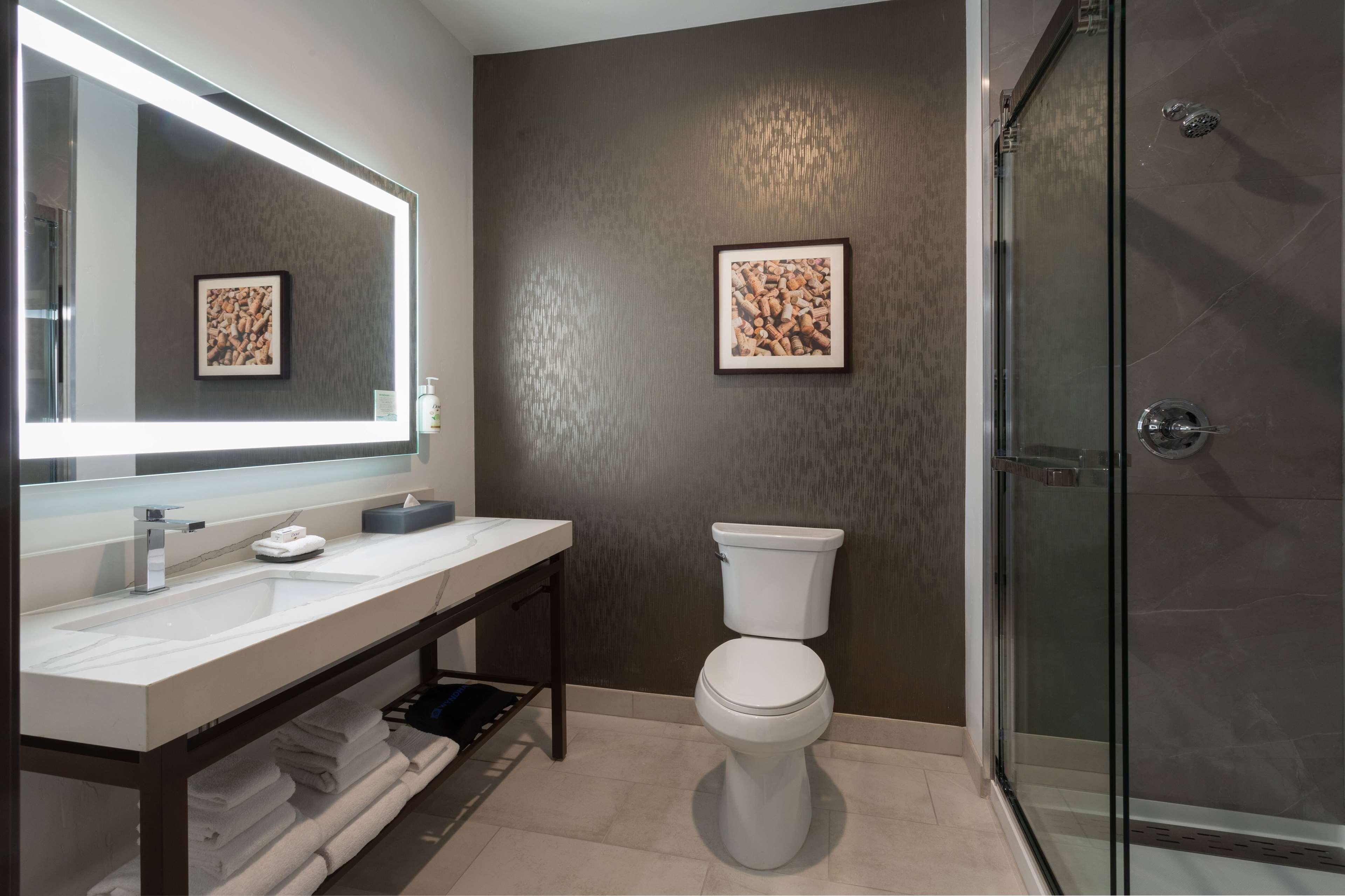 Suite Deluxe King Bed