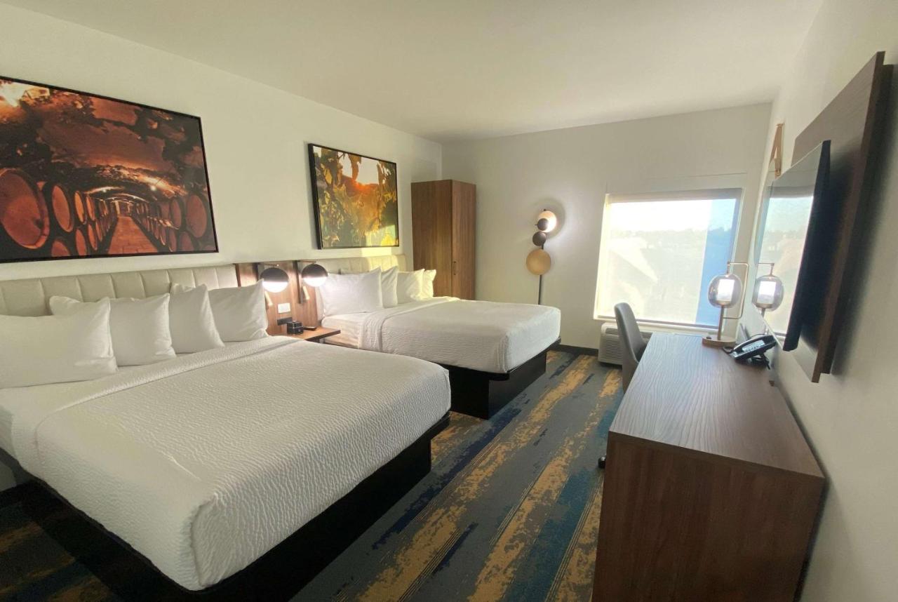 Room Deluxe Two Queen Beds