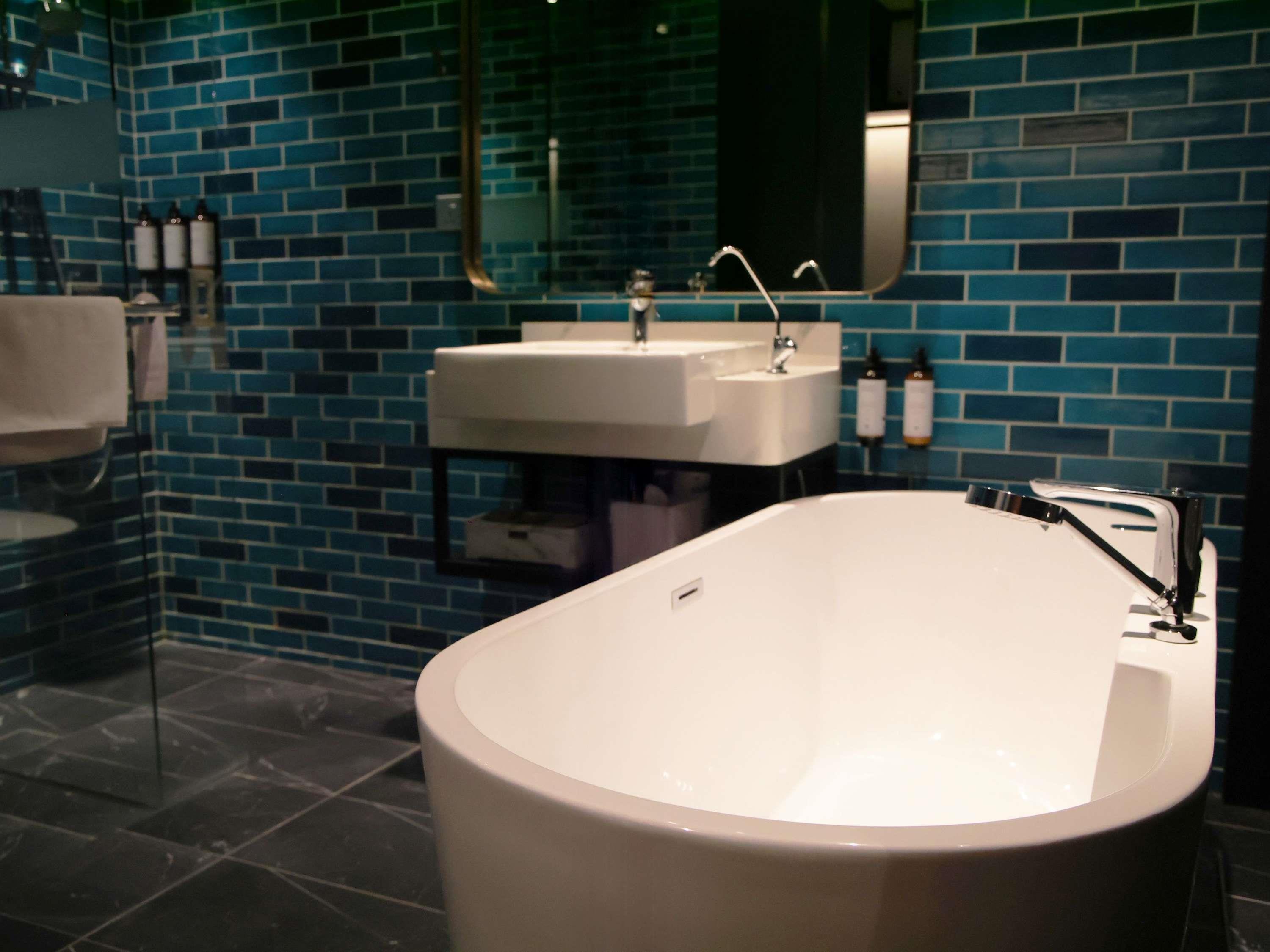 Junior Suite Deluxe King Bed