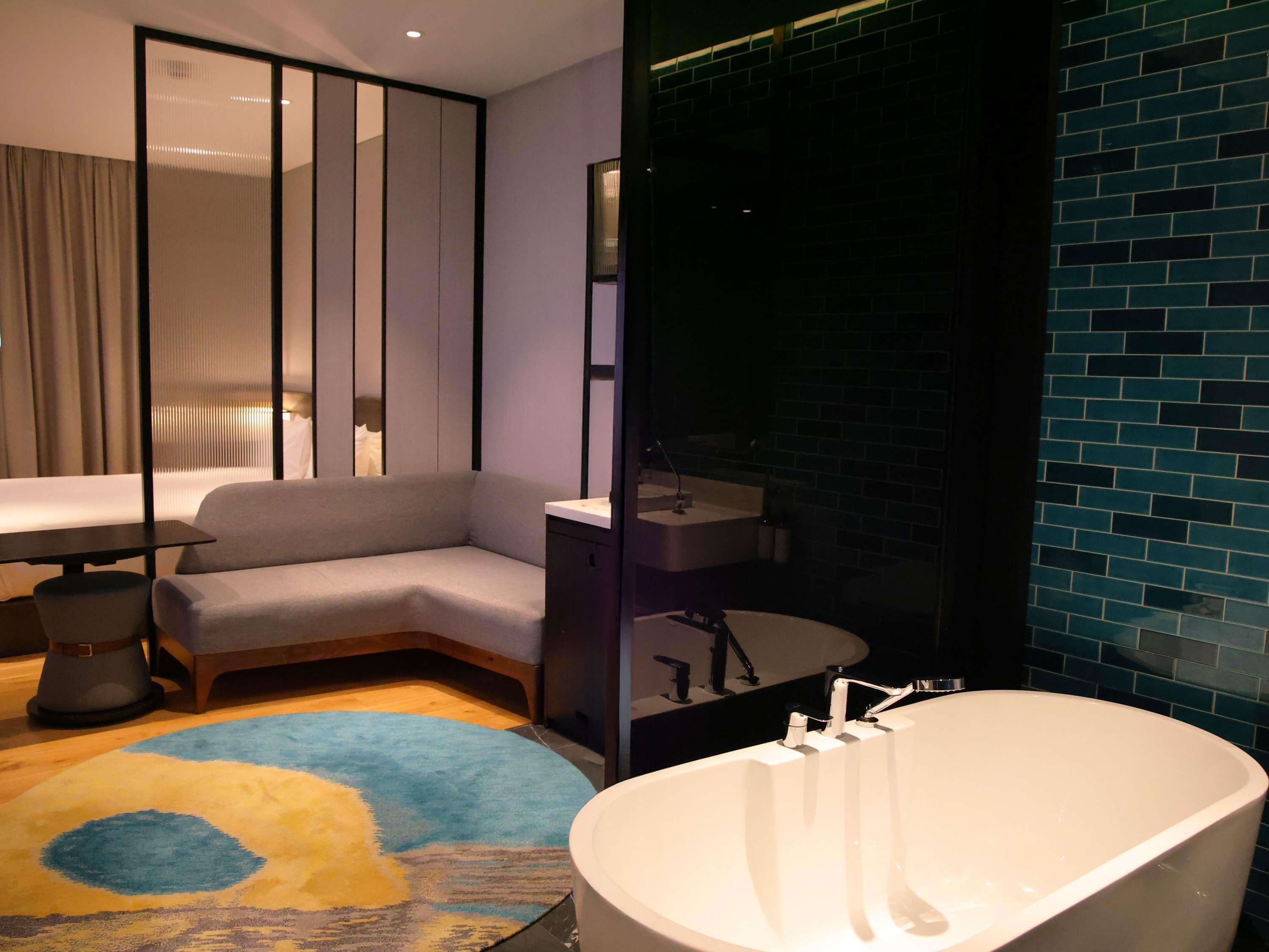 Junior Suite Deluxe King Bed