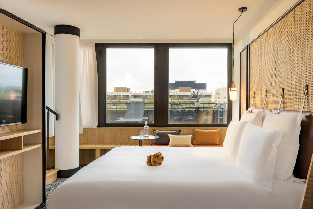 Double City View King Bed