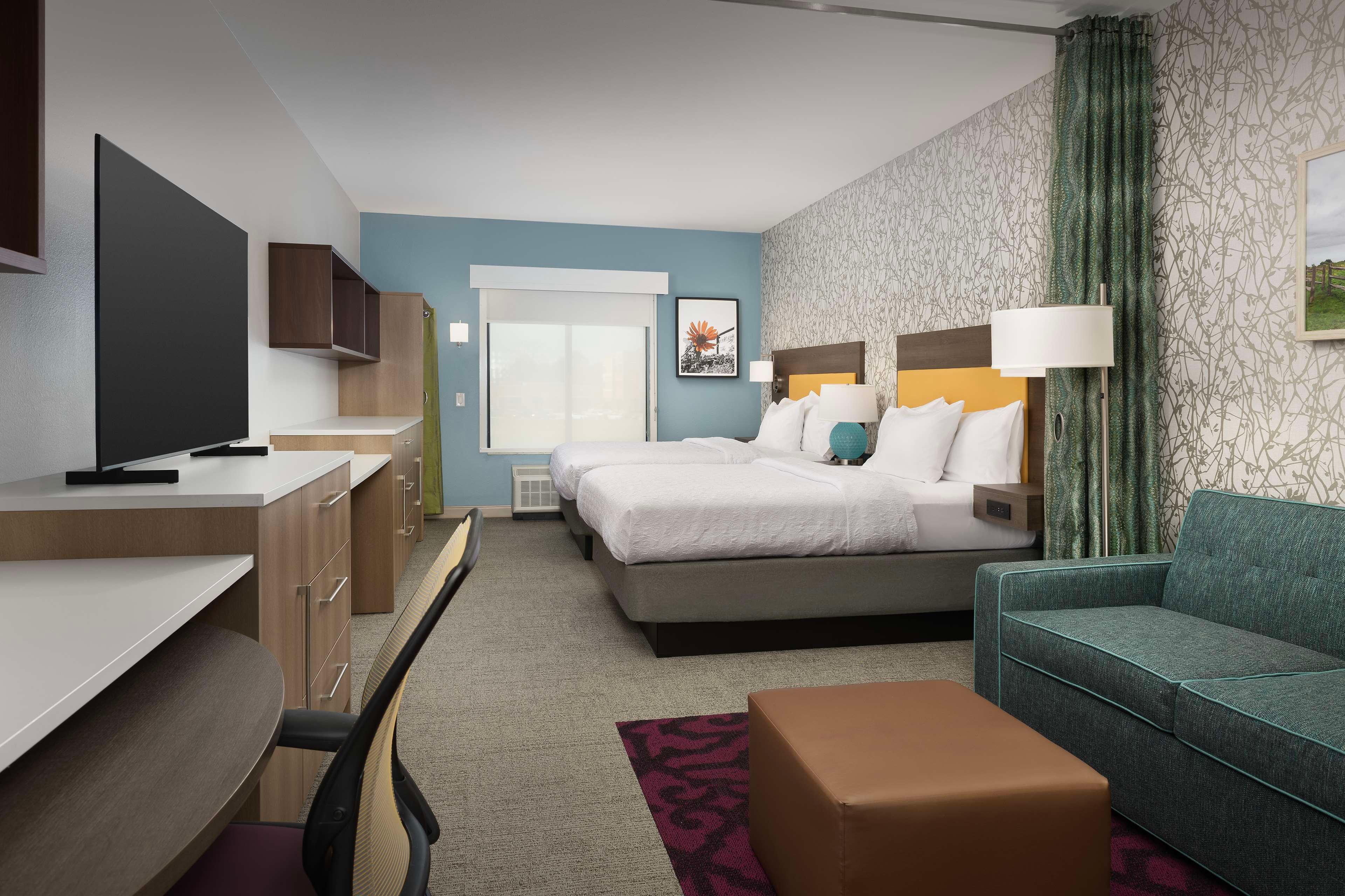 Studio Two Queen Beds