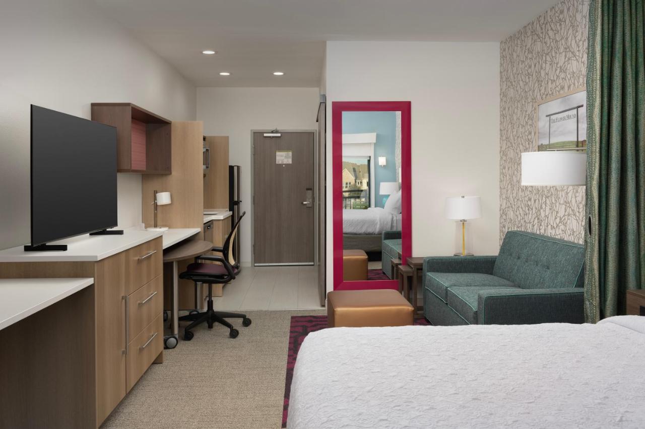 Studio Accessible King Size Bed