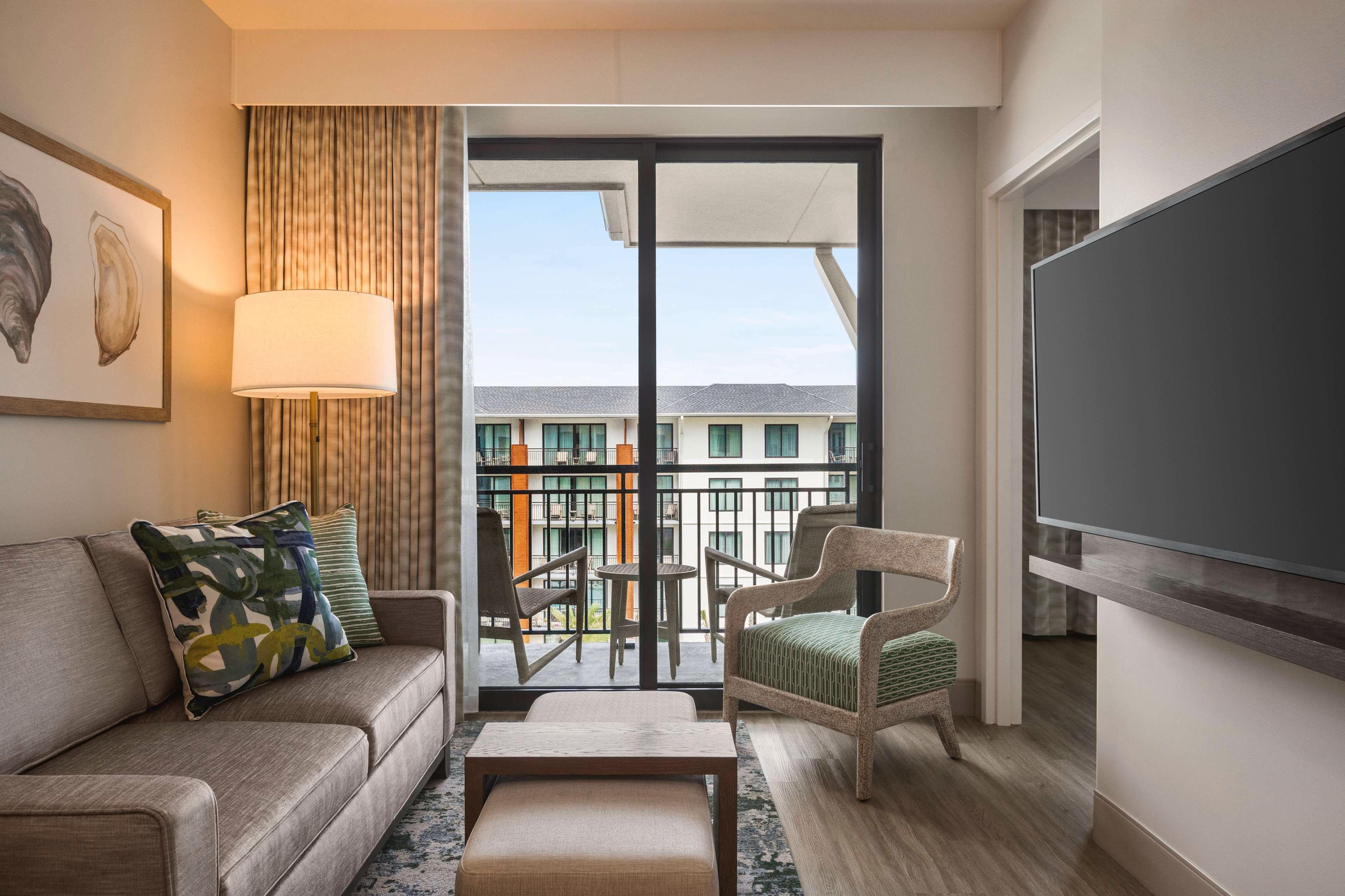 Suite Accessible King Size Bed