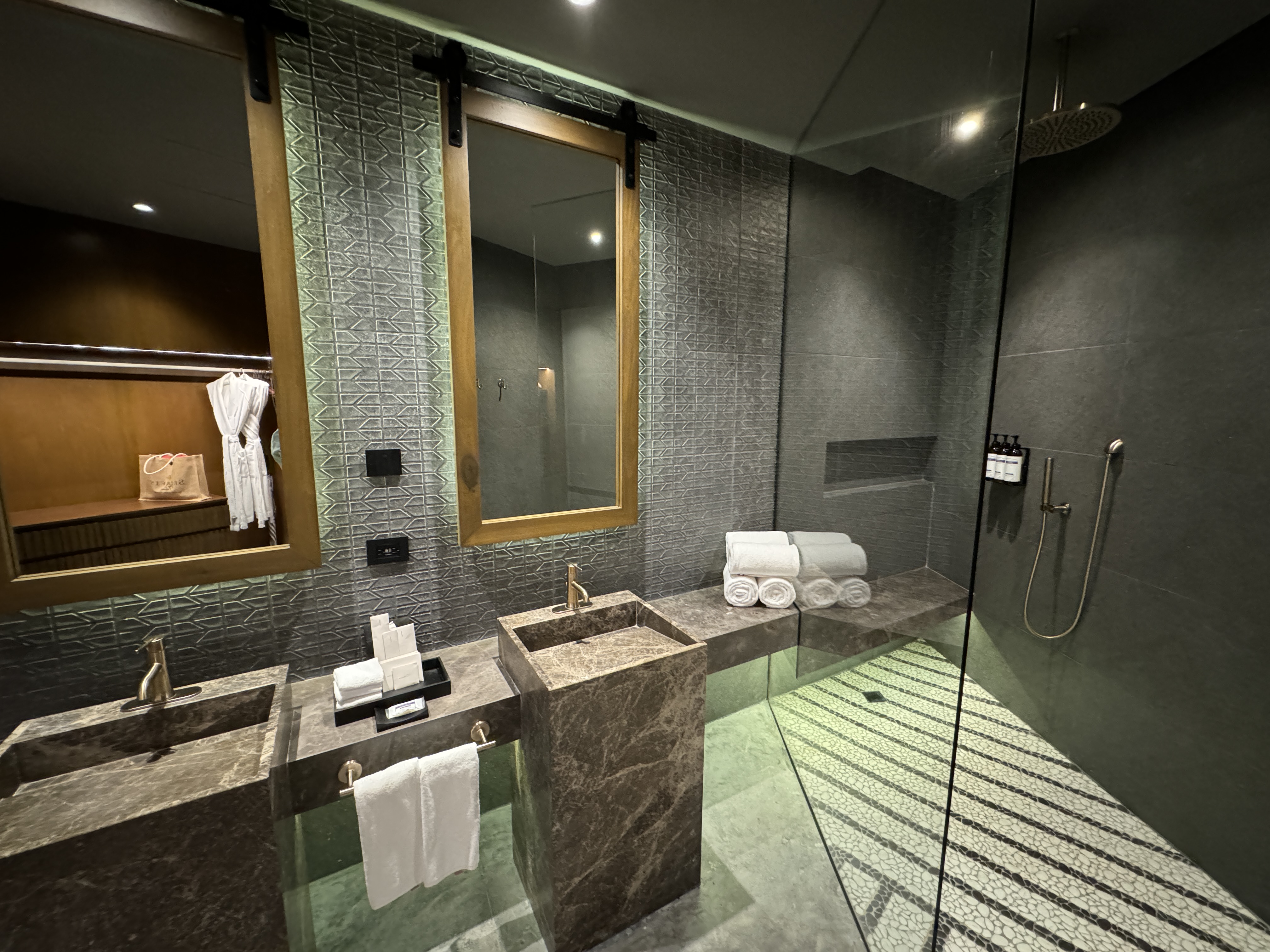 Junior Suite Run of House