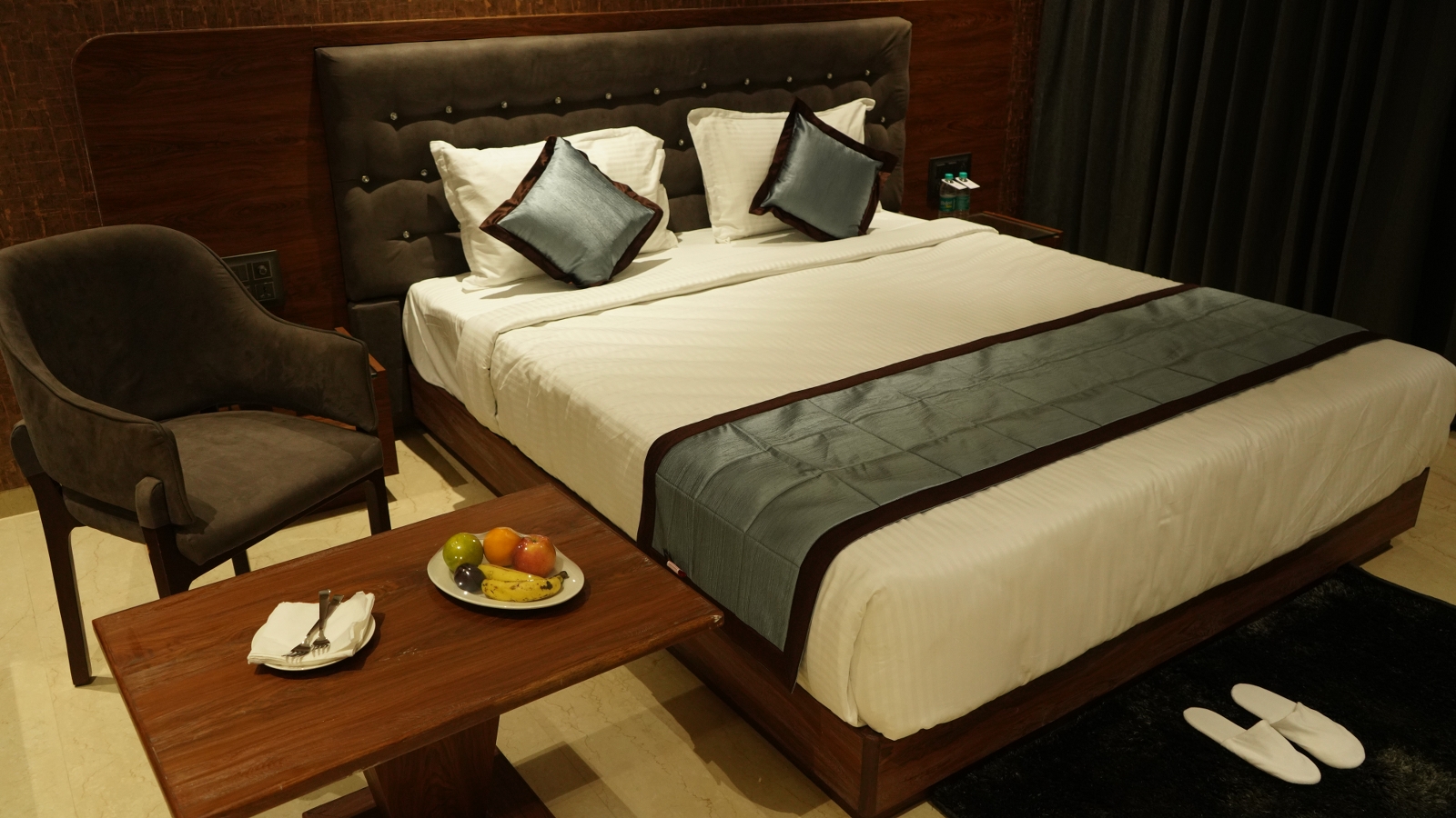 Double Deluxe King Bed