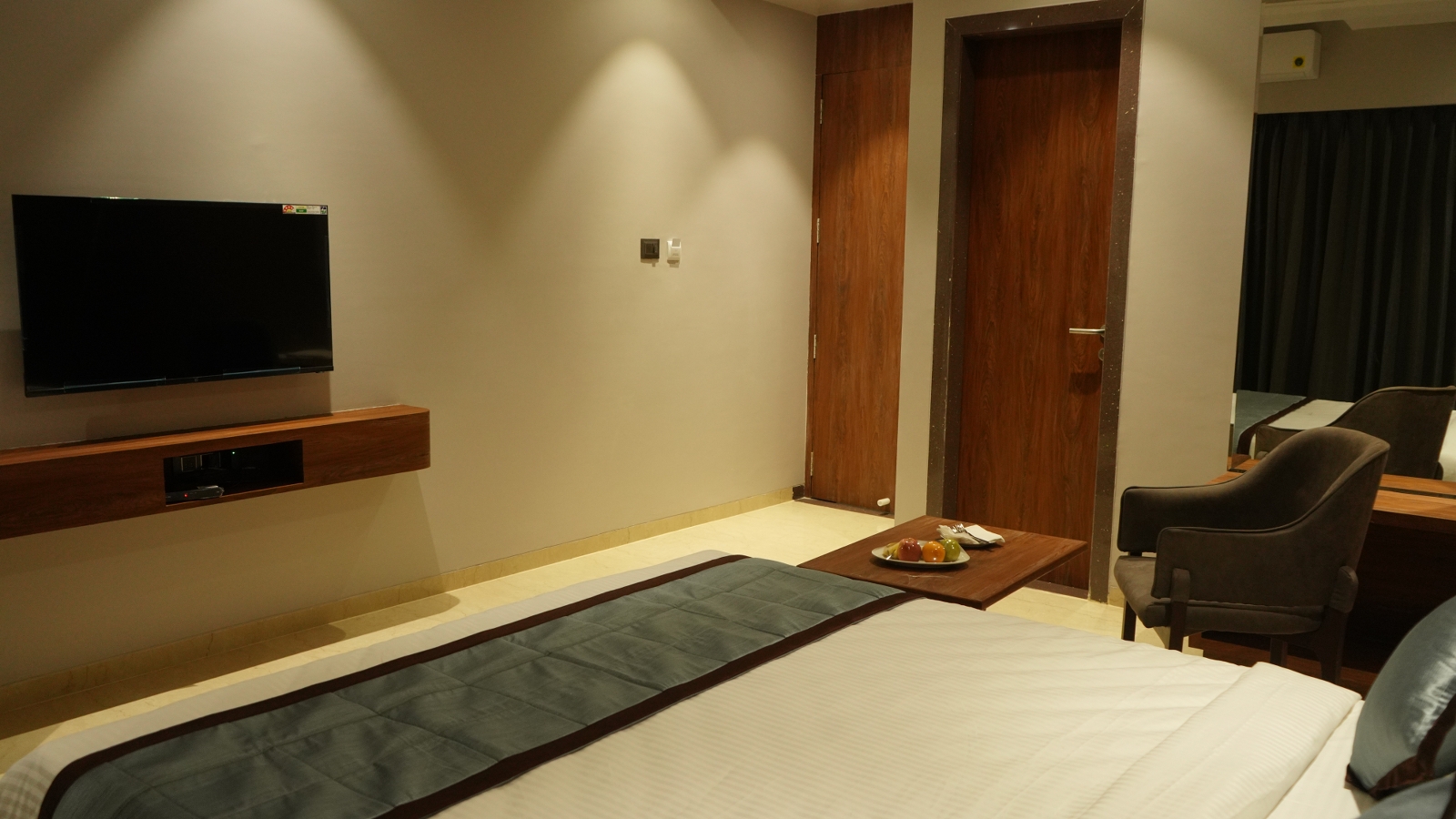 Double Deluxe King Bed