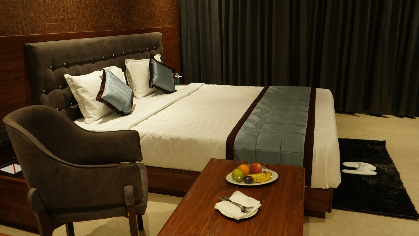 Double Deluxe King Bed