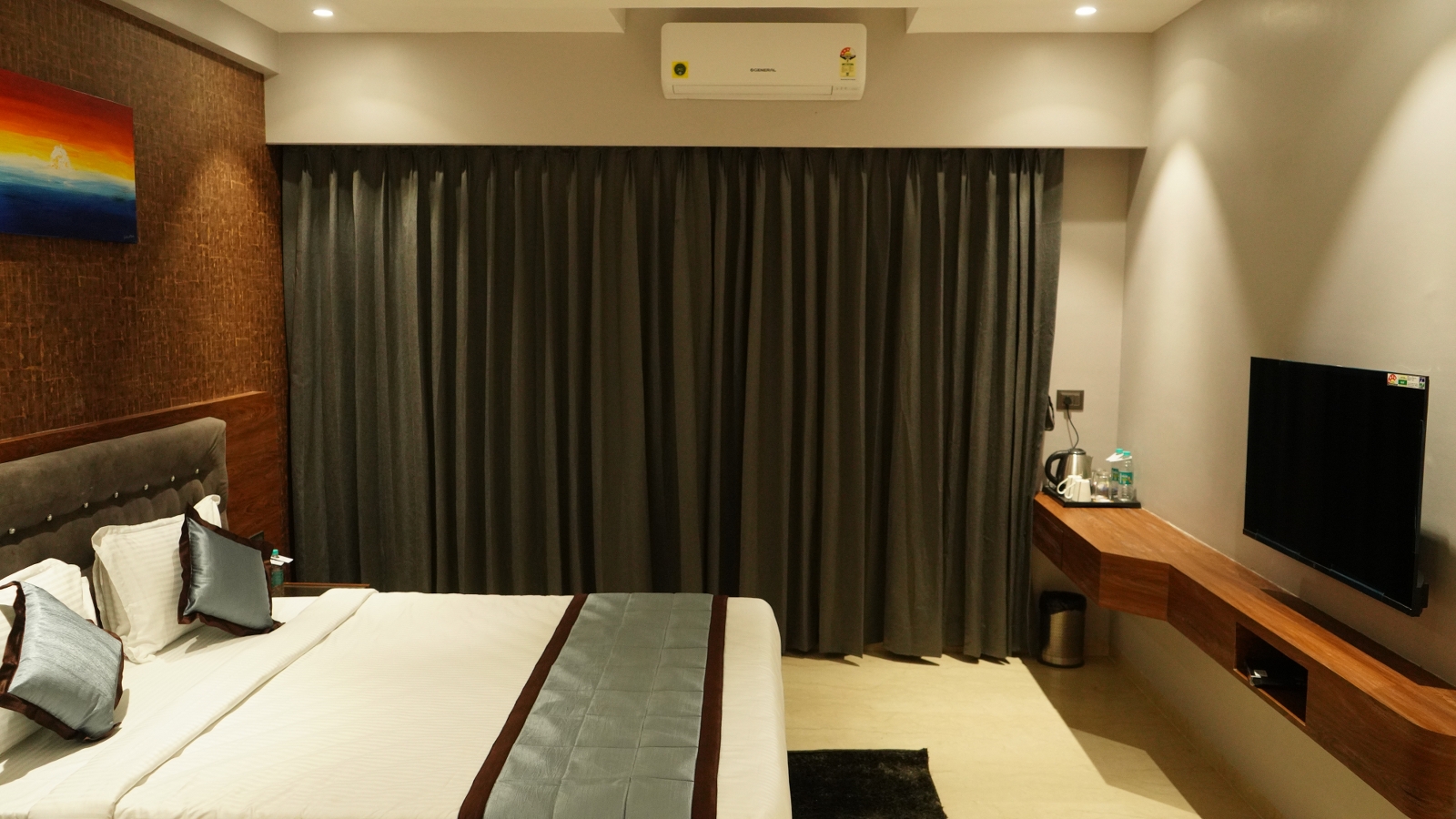 Double Deluxe King Bed