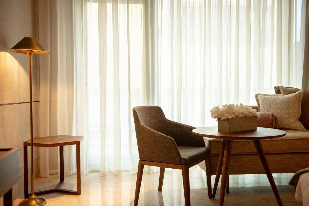 Double Deluxe King Bed