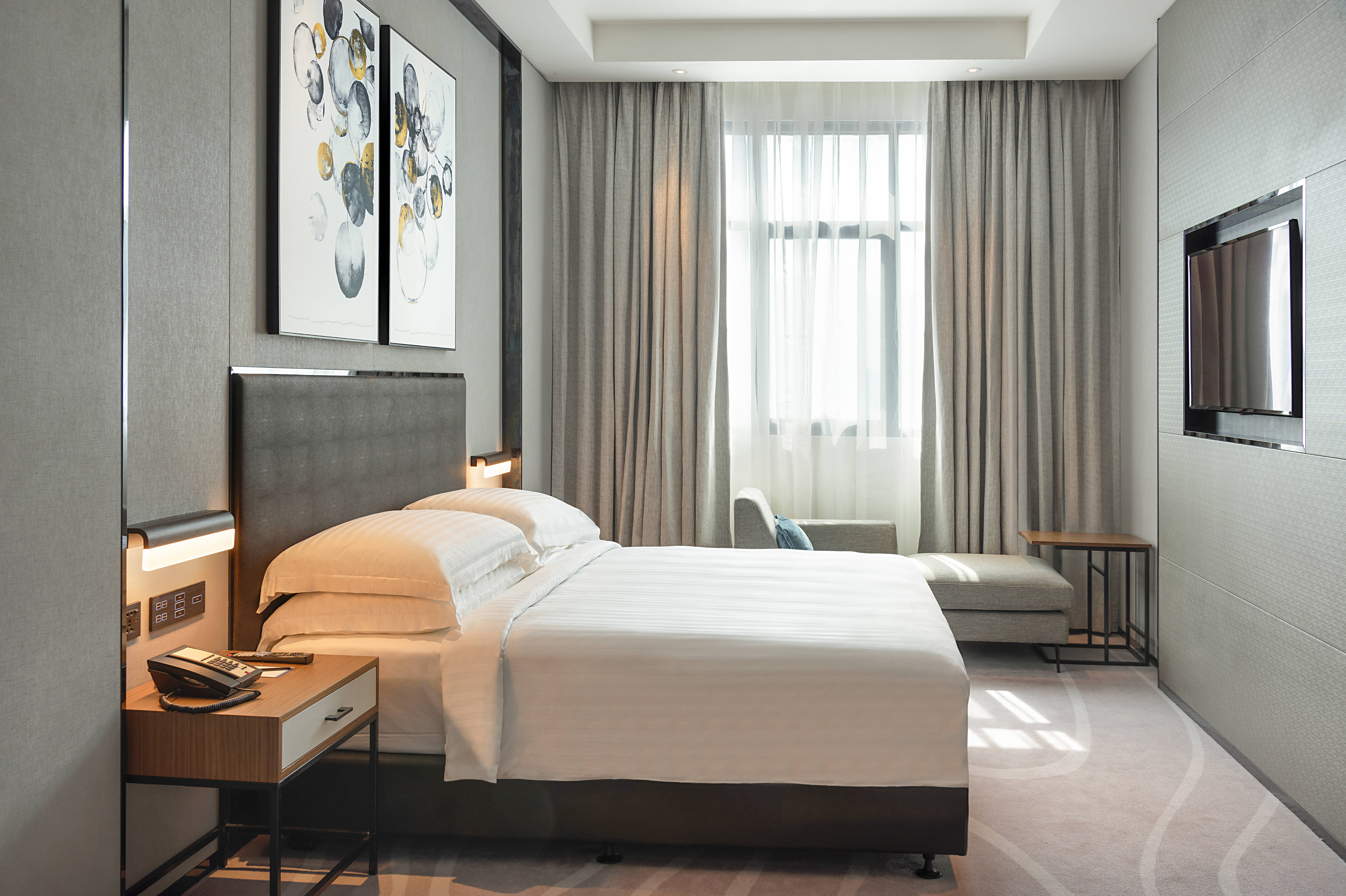 Double or Twin King Bed One Bedroom 