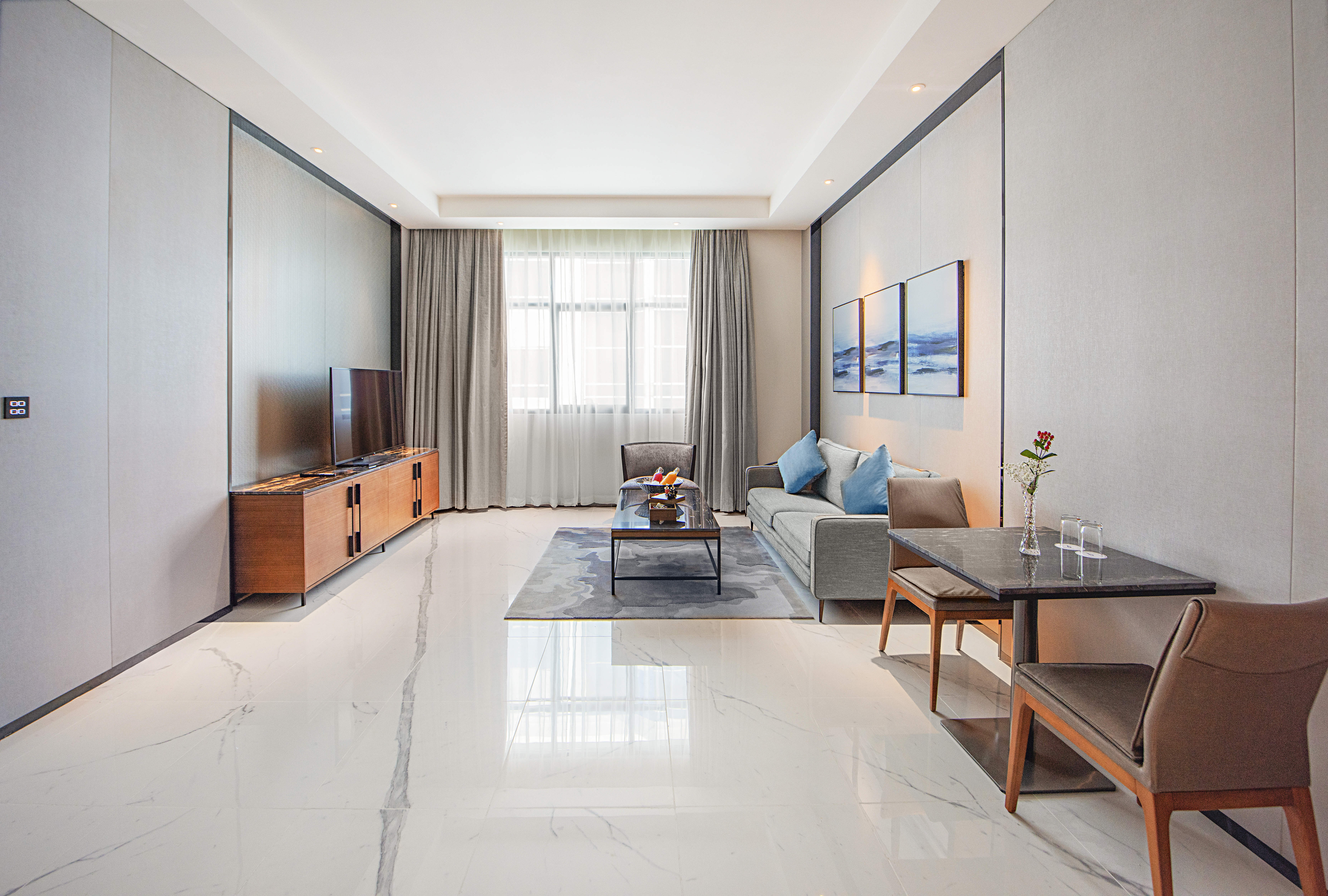 Double or Twin King Bed One Bedroom 