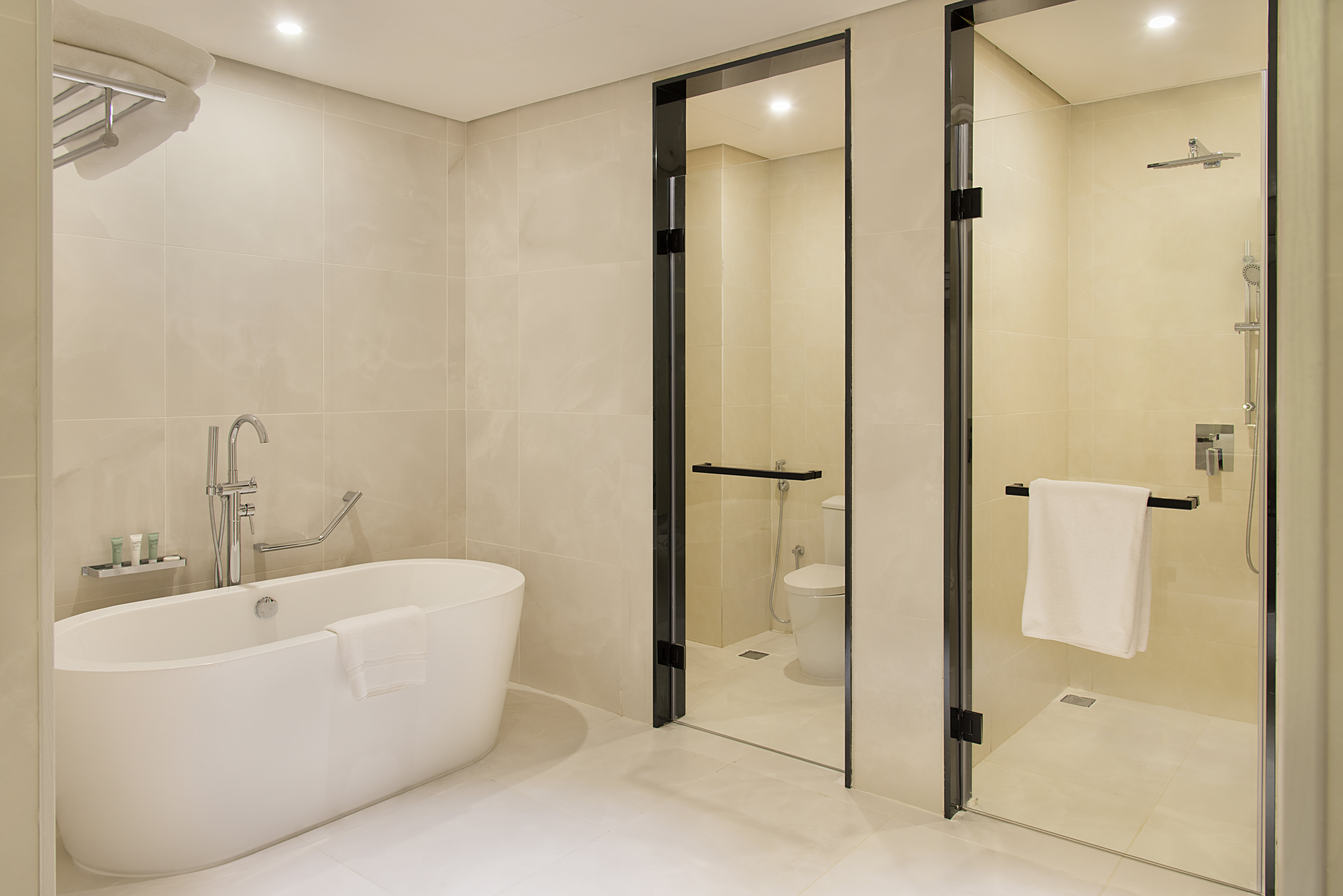 Double or Twin King Bed One Bedroom 