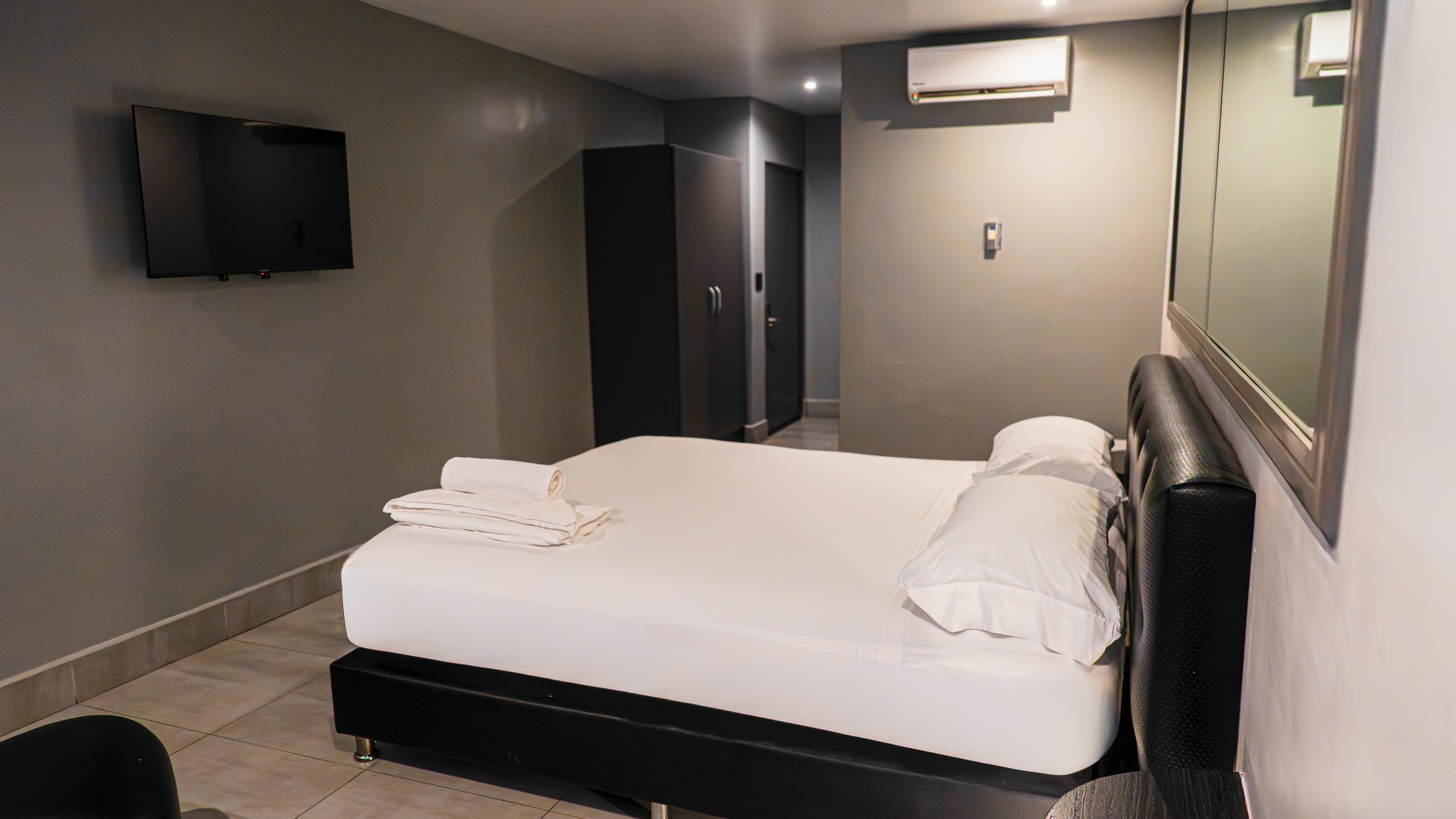 Suite Deluxe King Bed