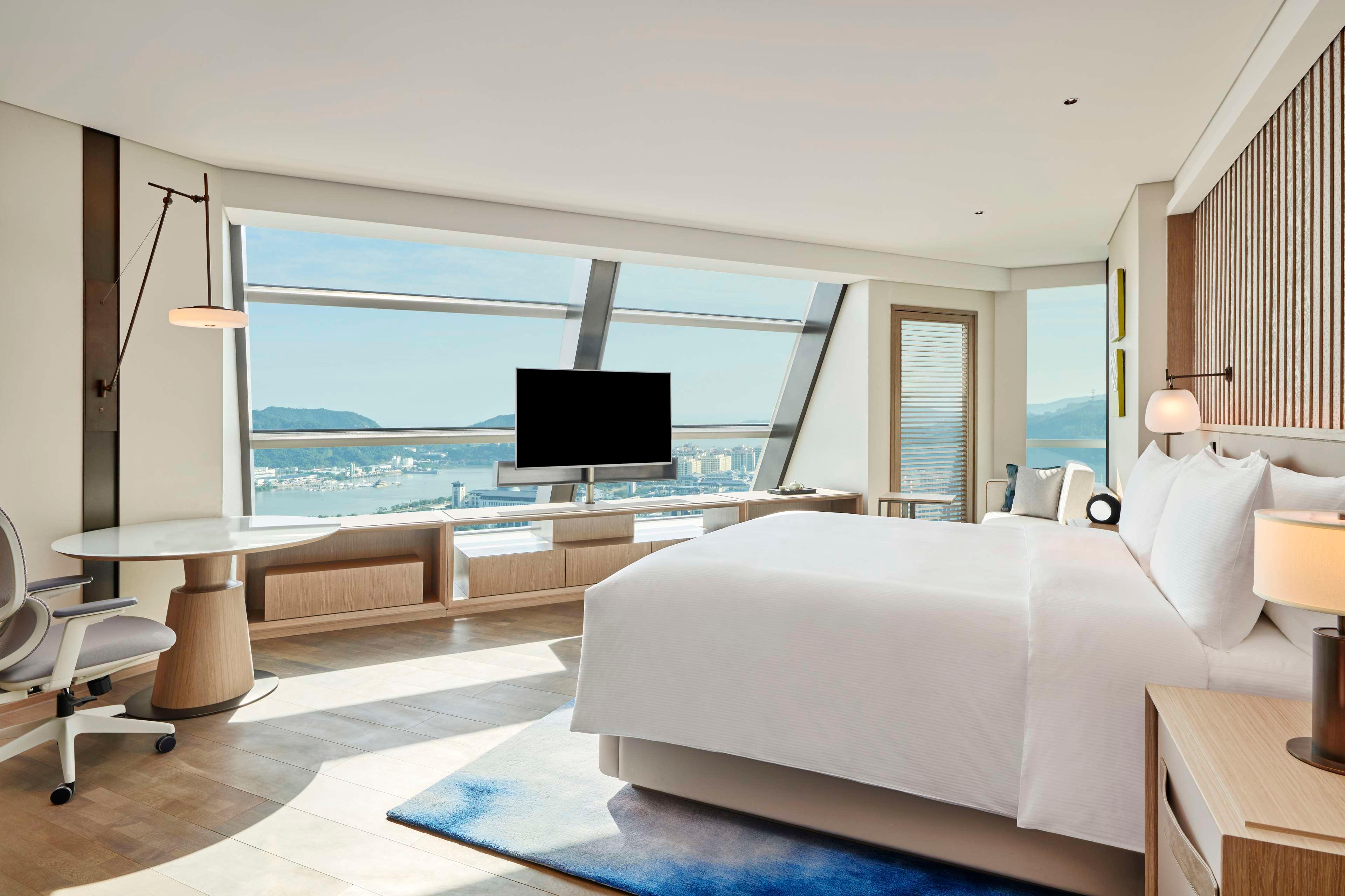 Double Deluxe King Bed