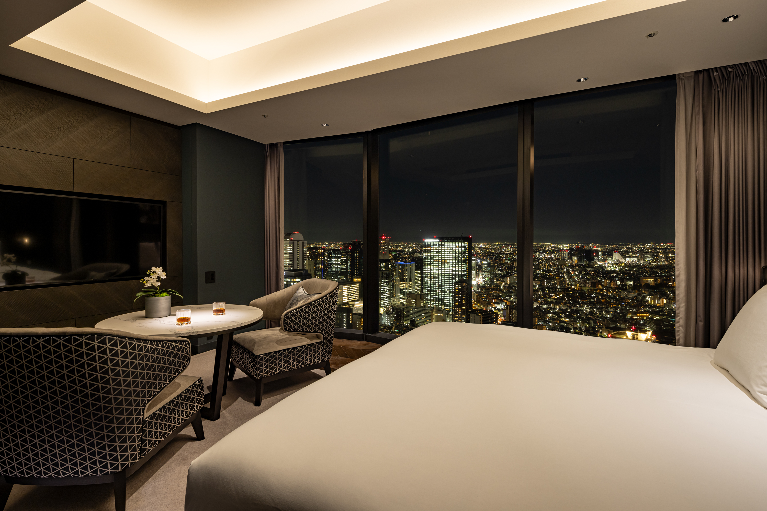 Studio King Size Bed