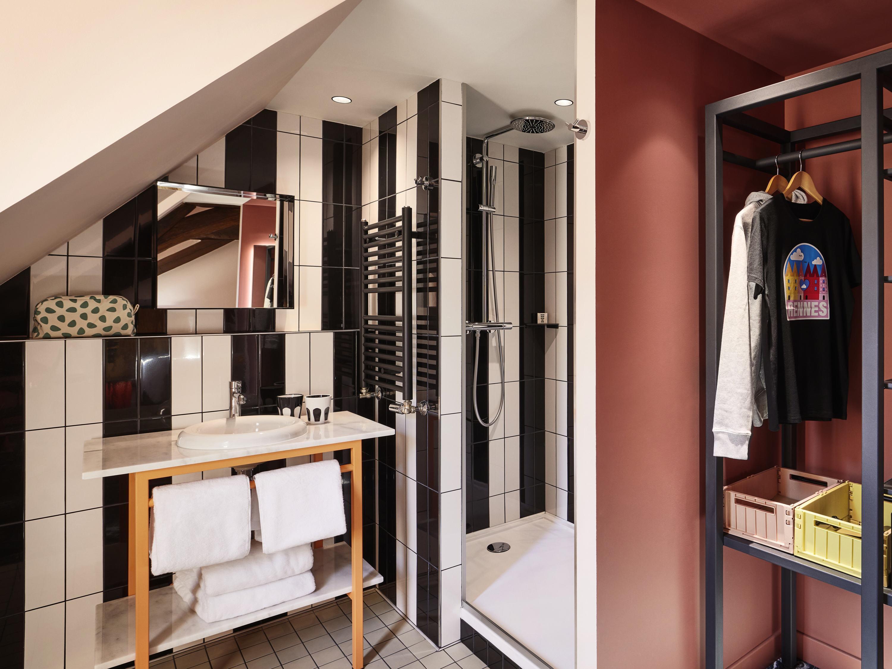 Double Queen Size Bed