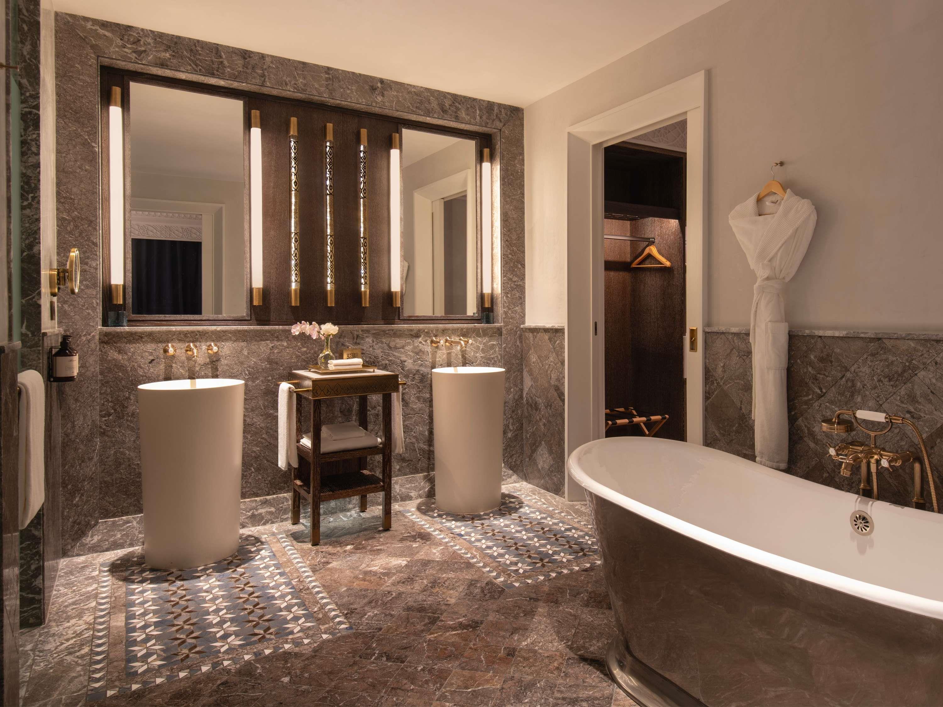 Junior Suite King Size Bed