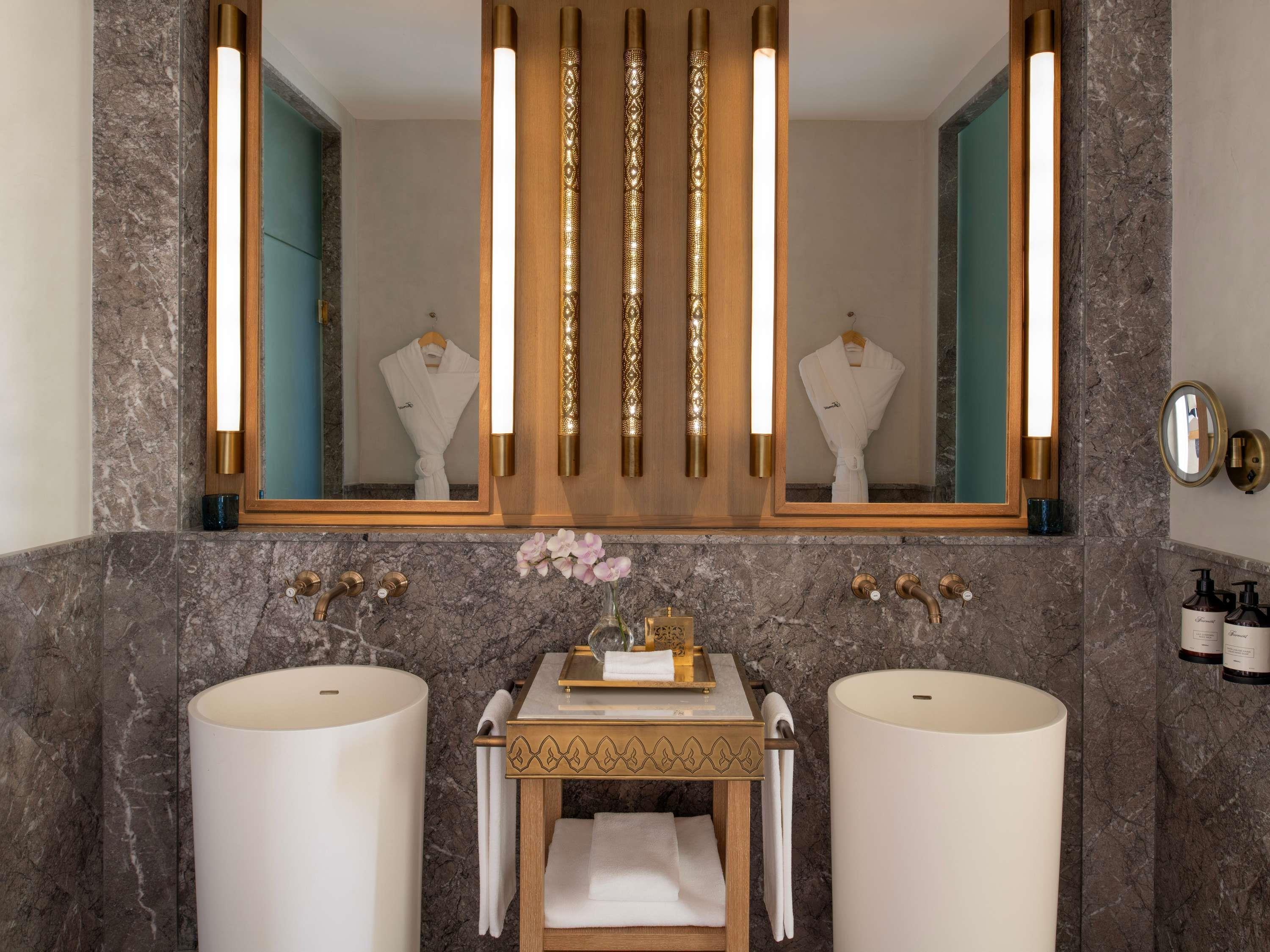 Double Deluxe King Bed