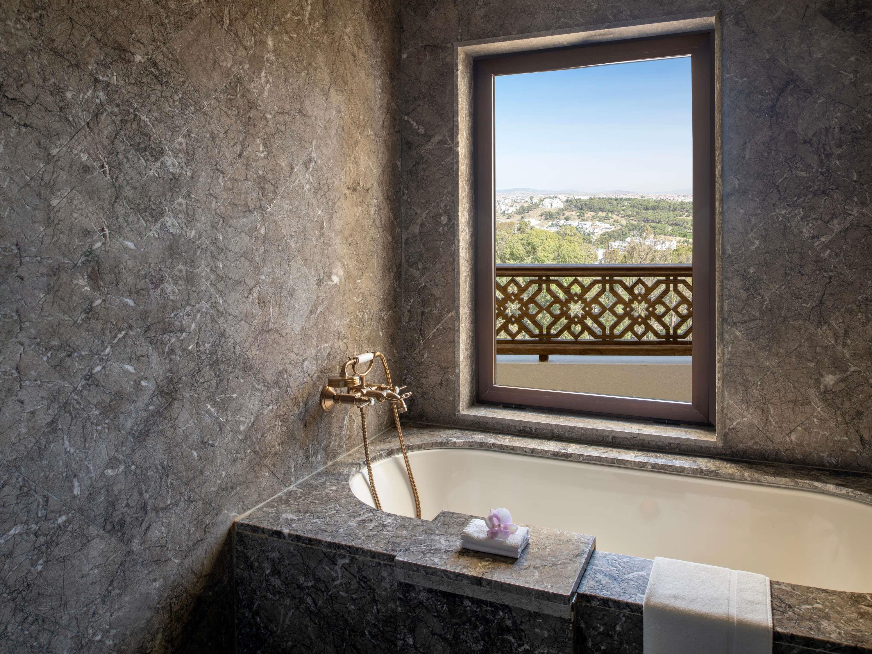 Double Deluxe King Bed