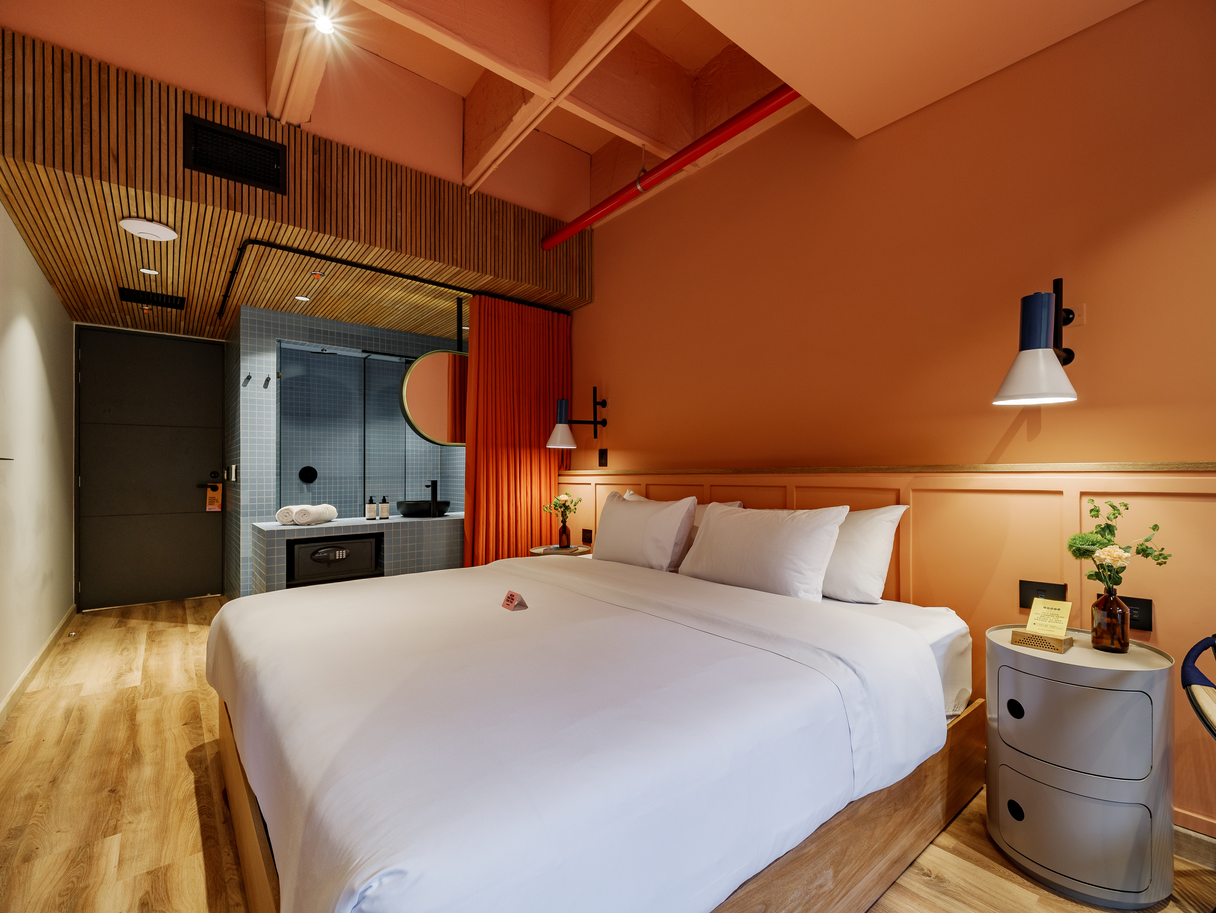 Double Deluxe King Bed