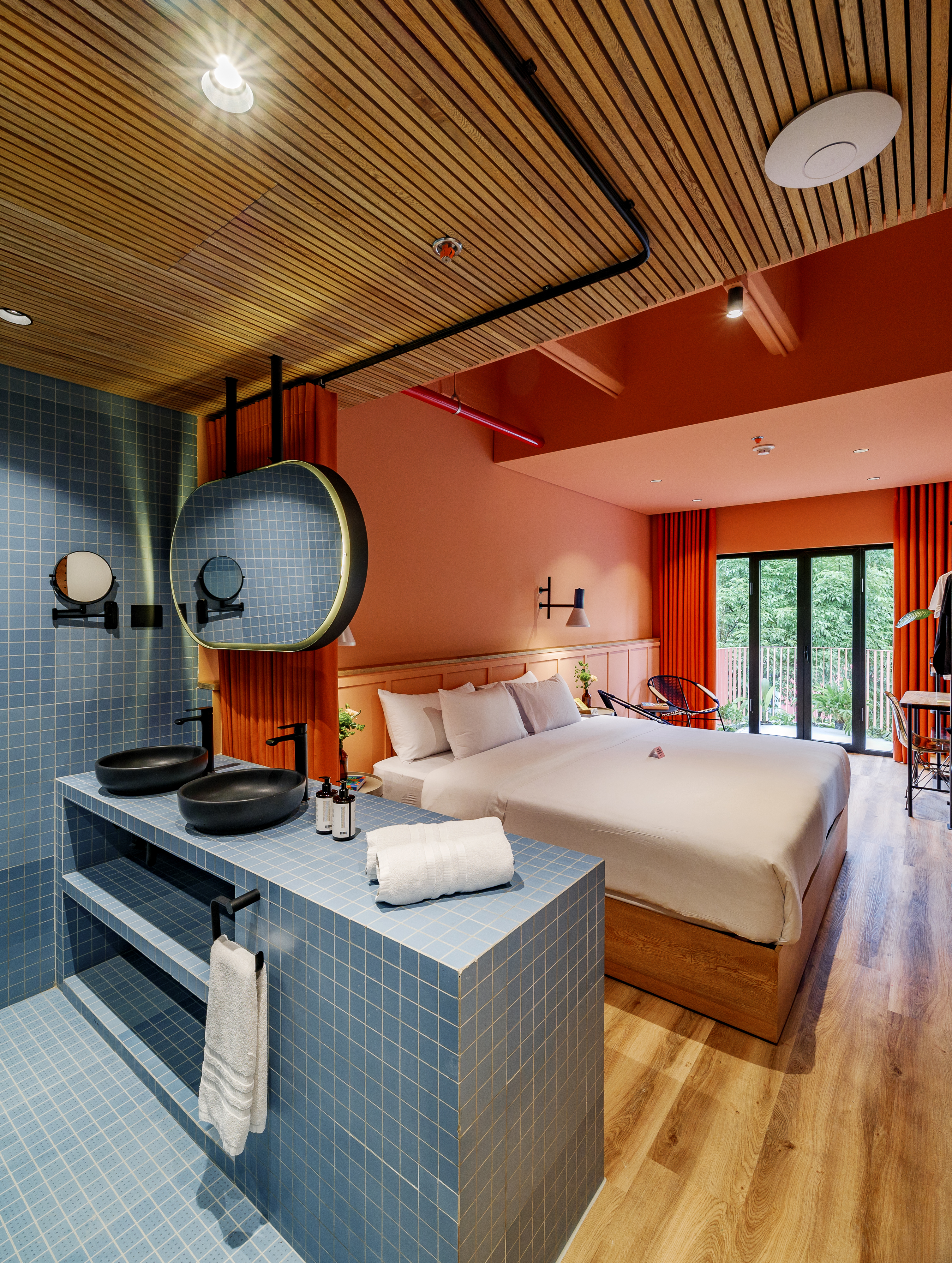 Double Deluxe King Bed