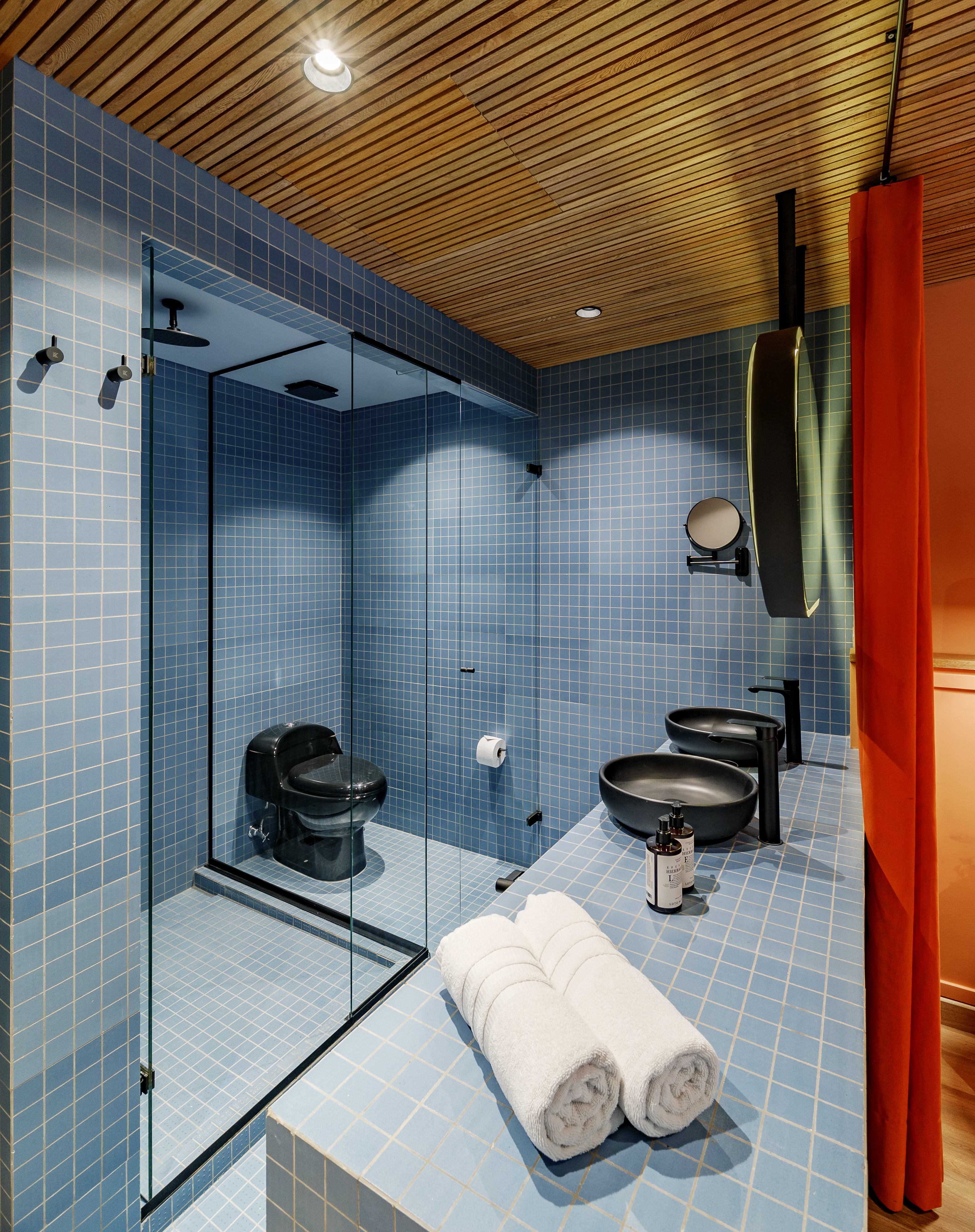 Double Deluxe King Bed