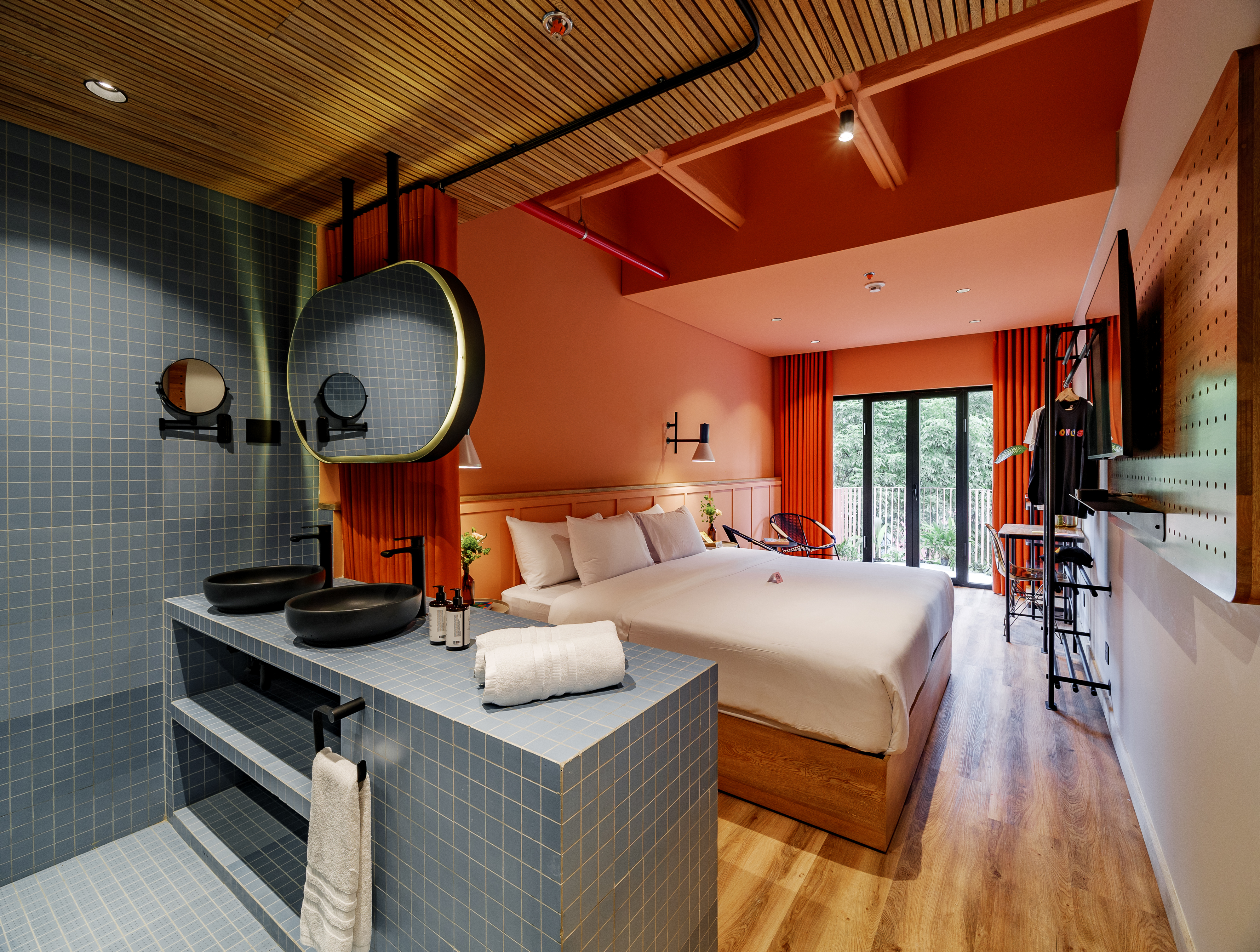 Double Deluxe King Bed