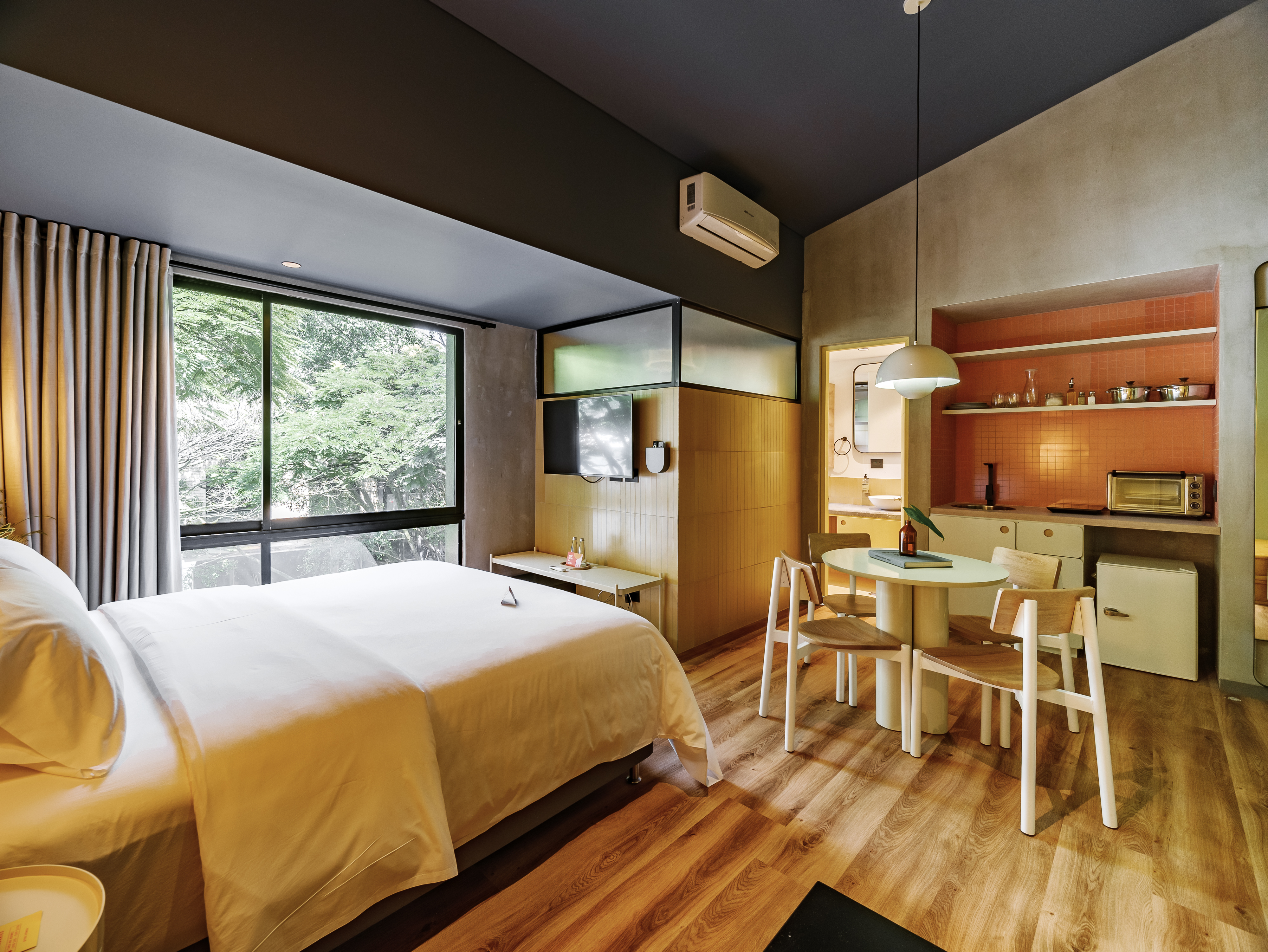 Quadruple Deluxe Queen Bed