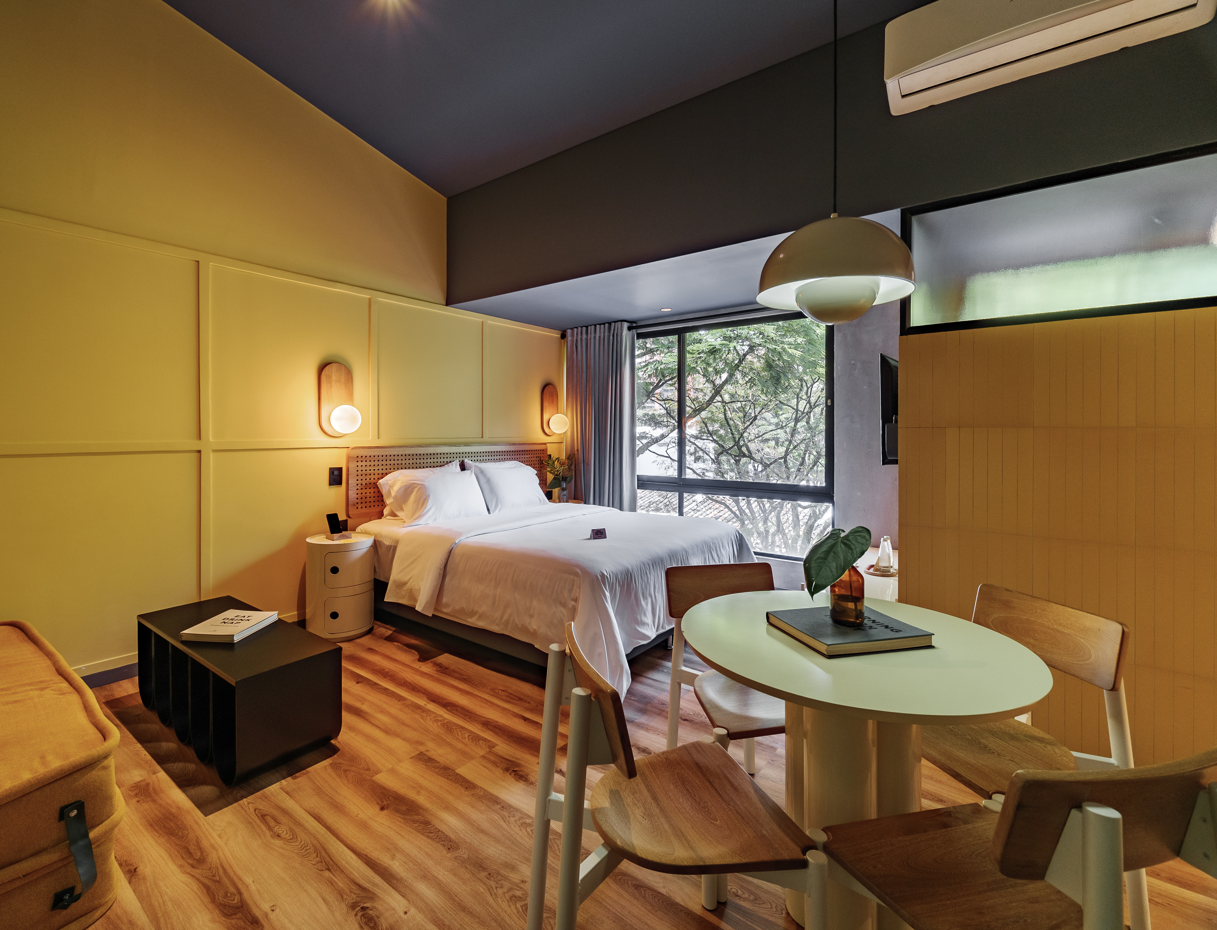 Quadruple Deluxe Queen Bed