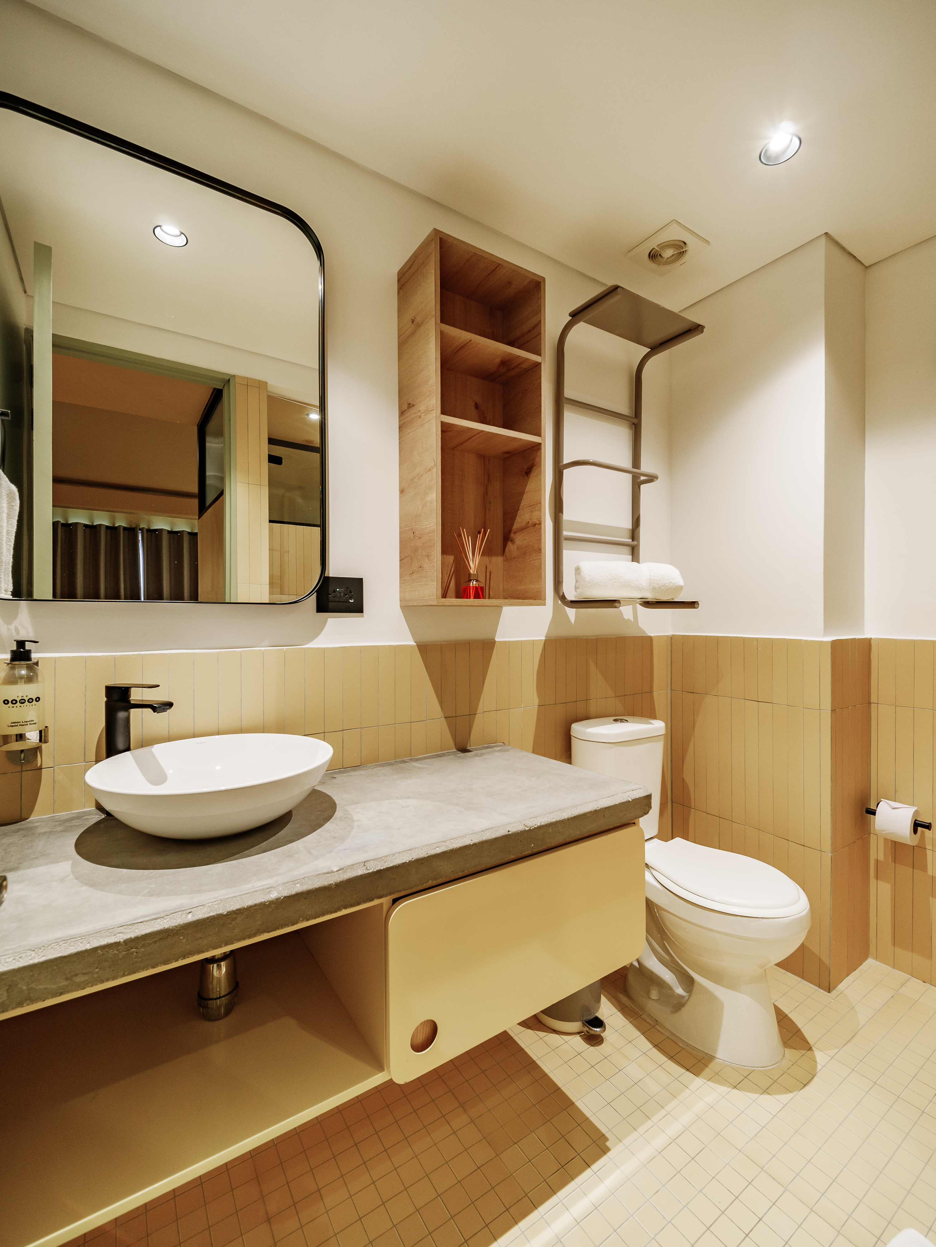 Quadruple Deluxe Queen Bed