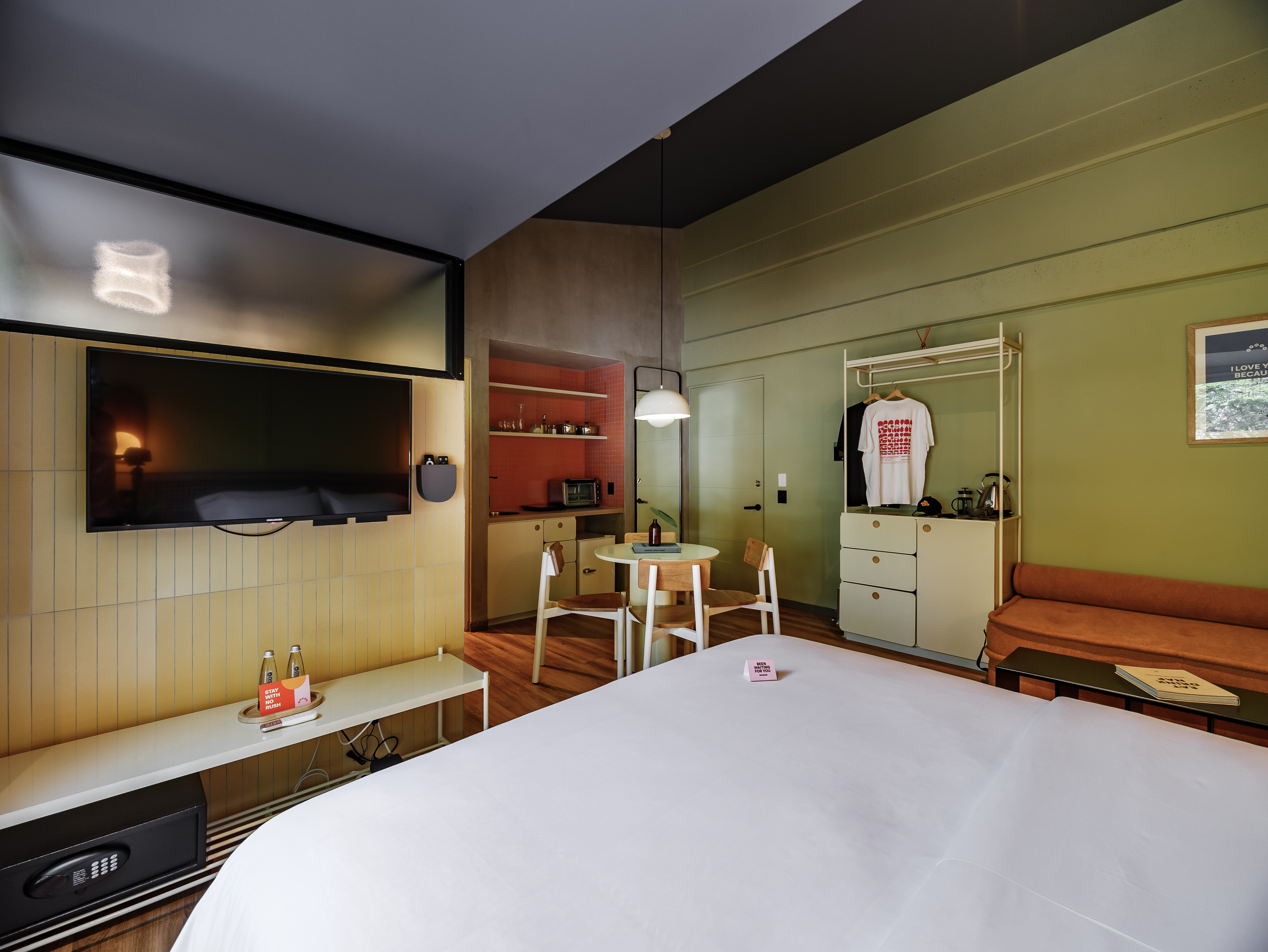 Quadruple Deluxe Queen Bed