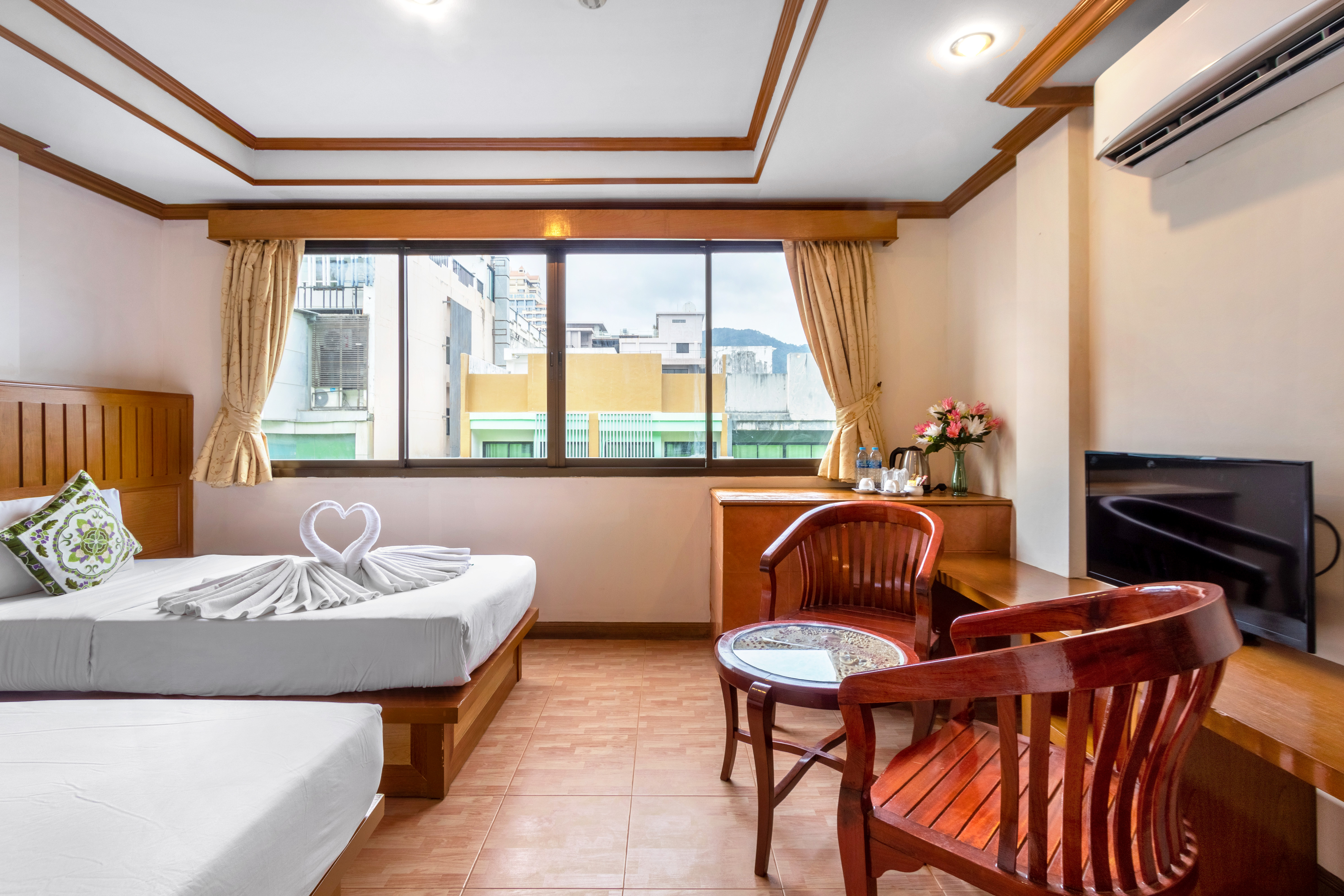 Double Deluxe Two Beds