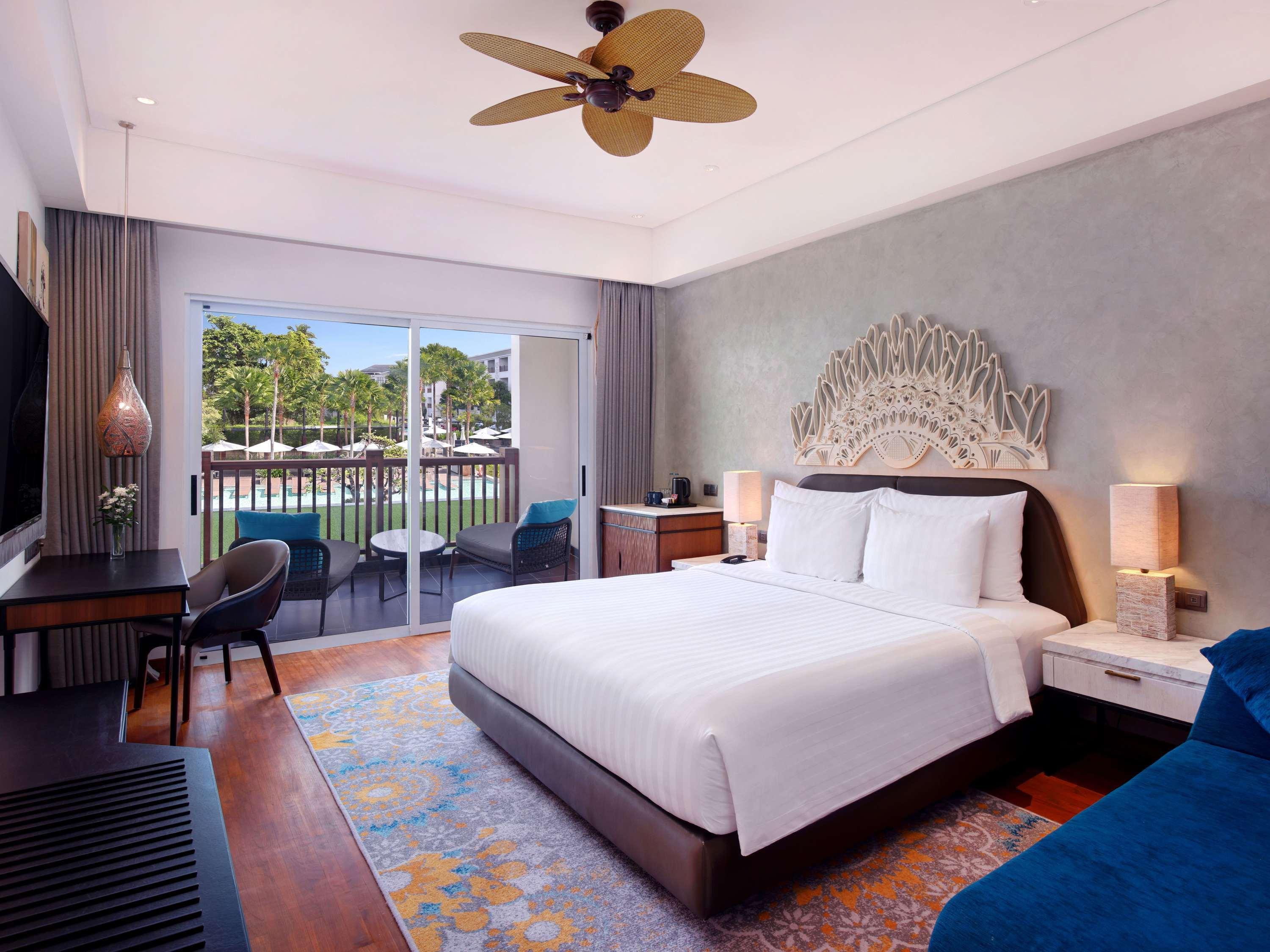 Double Deluxe Pool View